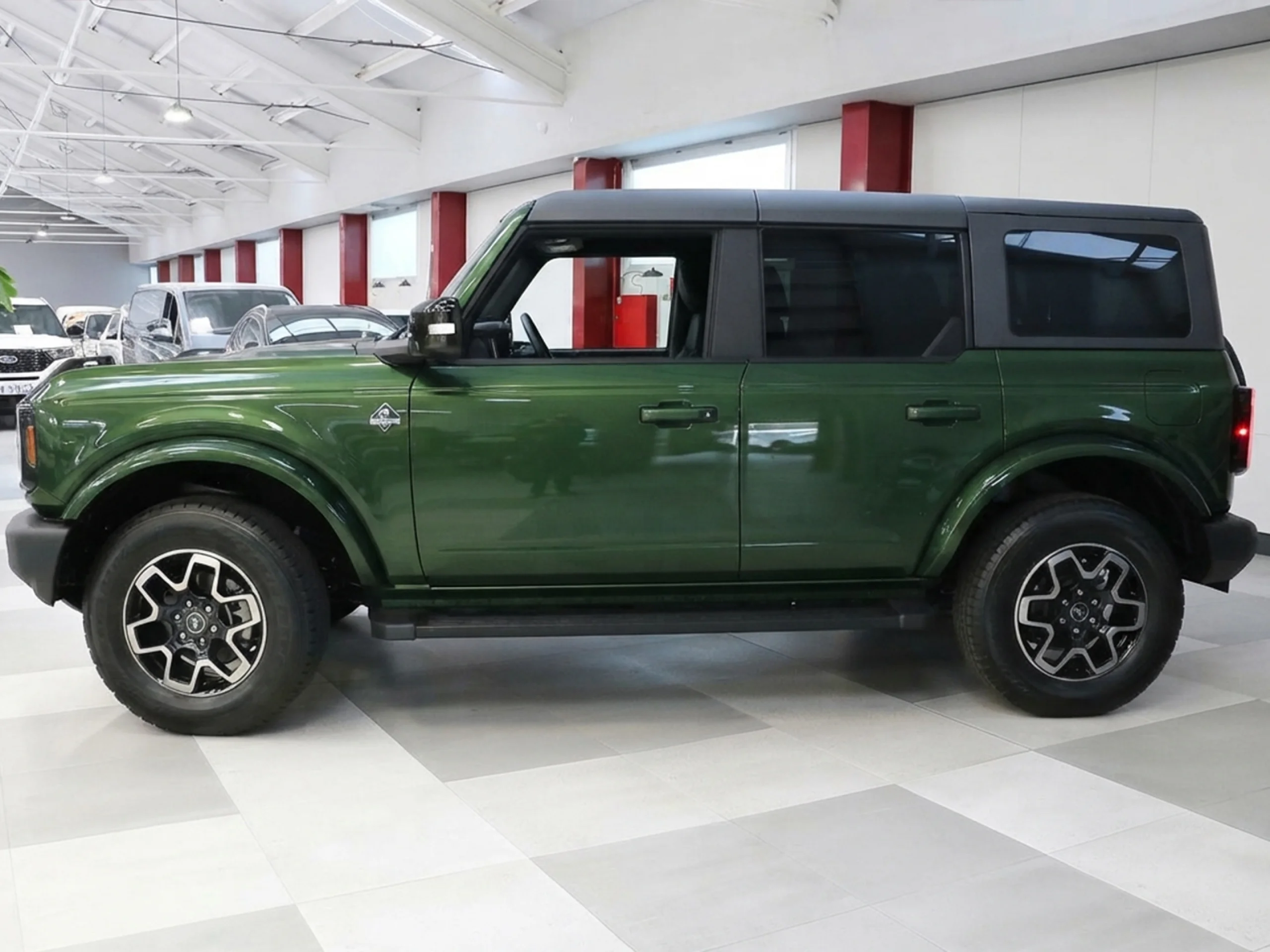 Ford Bronco 2.7 EcoBoost V6 Outer Banks 4x4 In Auto 246 kW (335 CV) - Foto 2