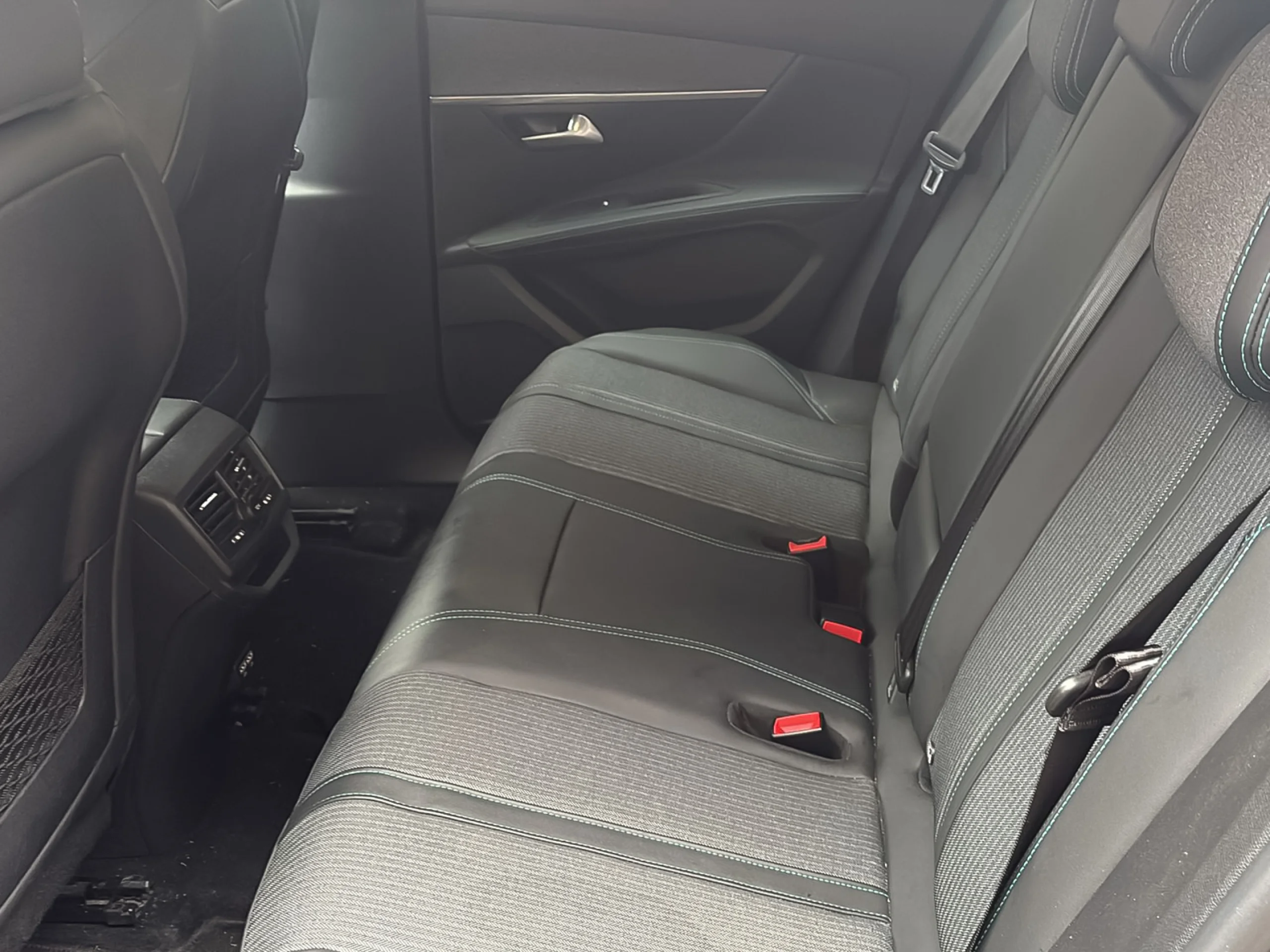 Peugeot 3008 Hybrid 225 Allure Pack e-EAT8 165 kW (225 CV) - Foto 4