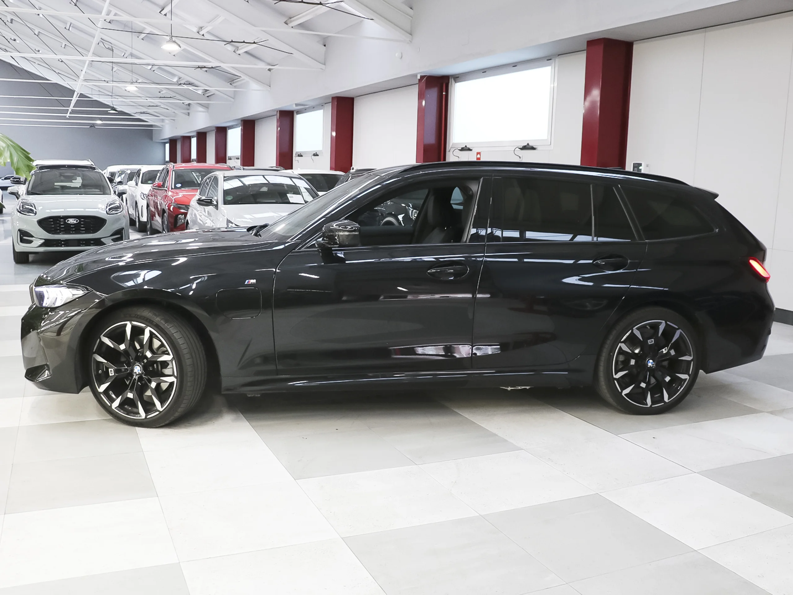 BMW Serie 3 330e xDrive Touring 215 kW (292 CV) - Foto 2
