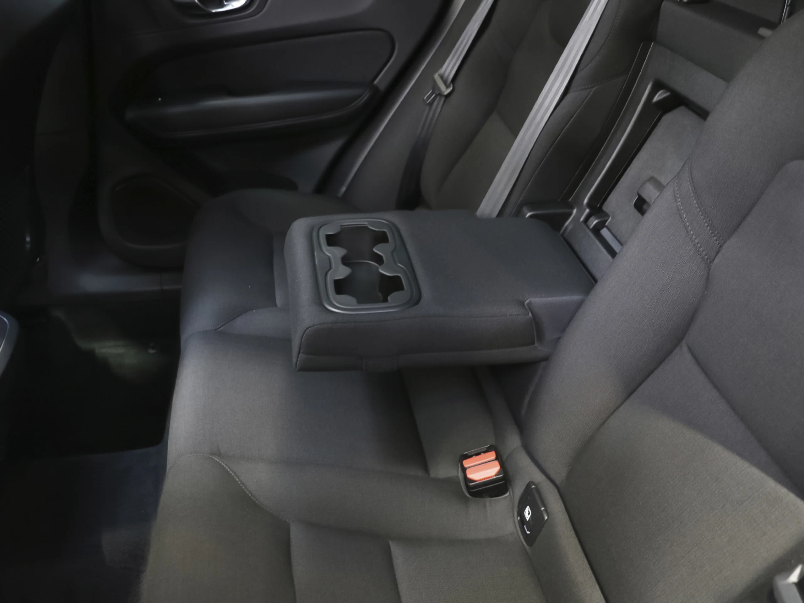 Volvo XC60 B4 D Momentum Pro Auto 145 kW (197 CV) - Foto 13