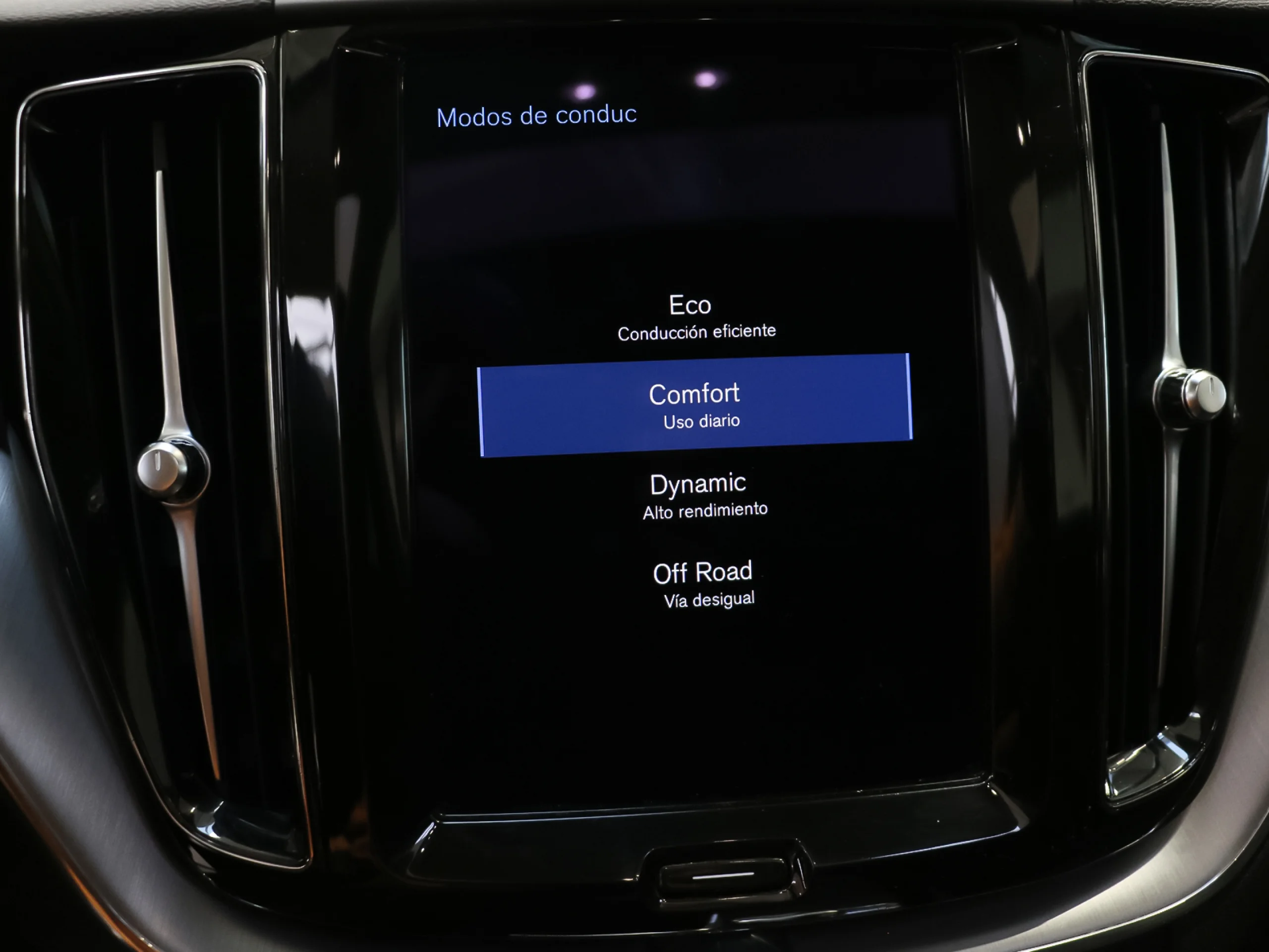 Volvo XC60 B4 D Momentum Pro Auto 145 kW (197 CV) - Foto 21