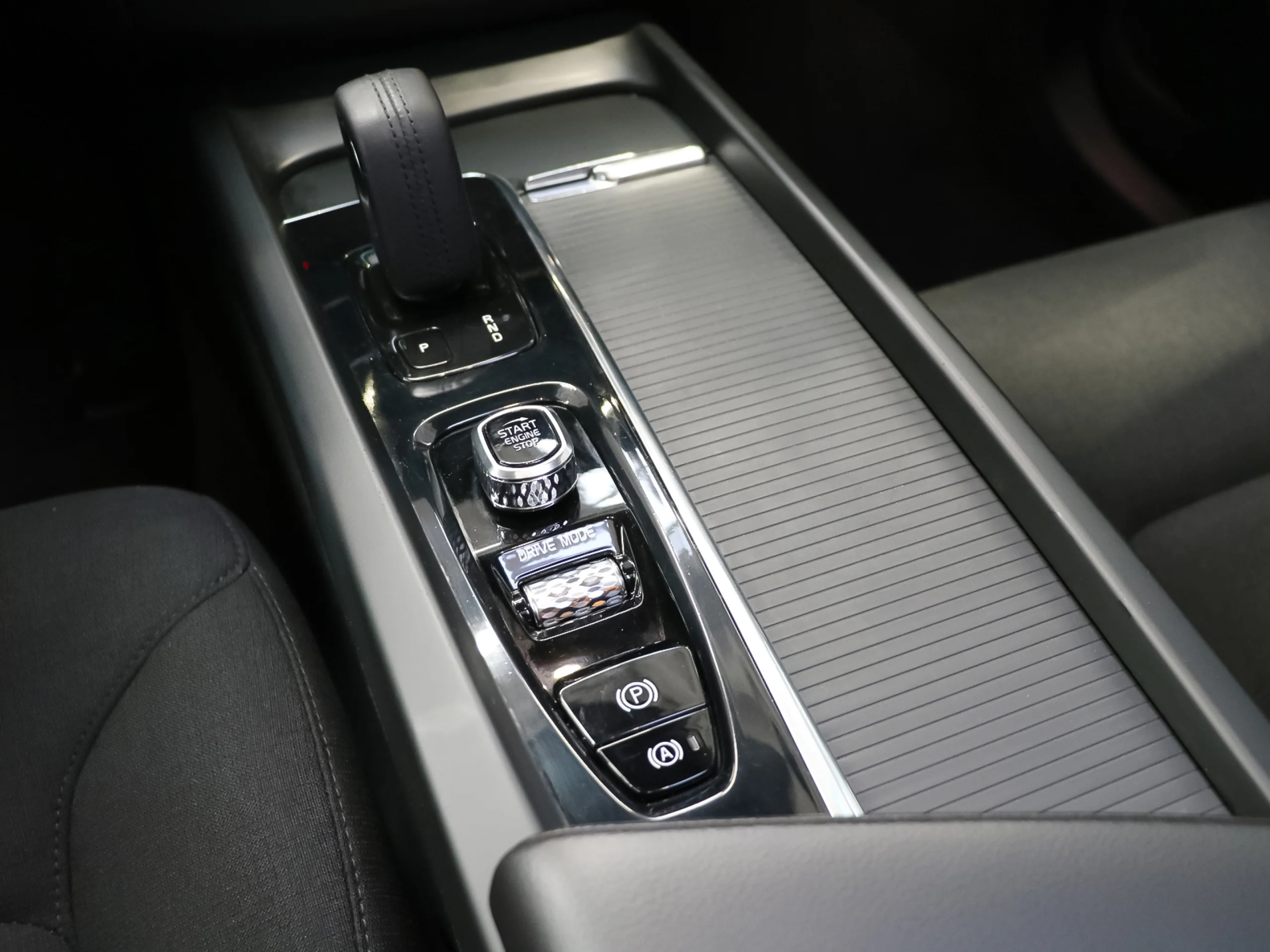 Volvo XC60 B4 D Momentum Pro Auto 145 kW (197 CV) - Foto 23