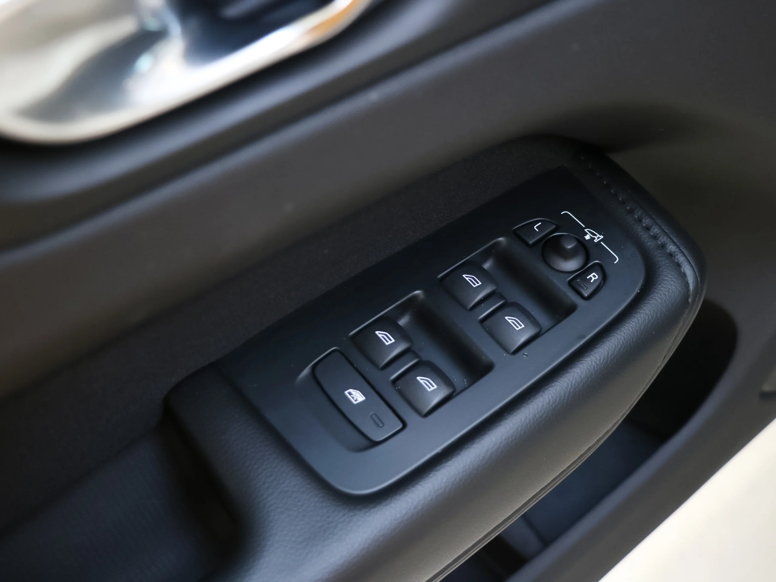 Volvo XC60 B4 D Momentum Pro Auto 145 kW (197 CV) - Foto 35