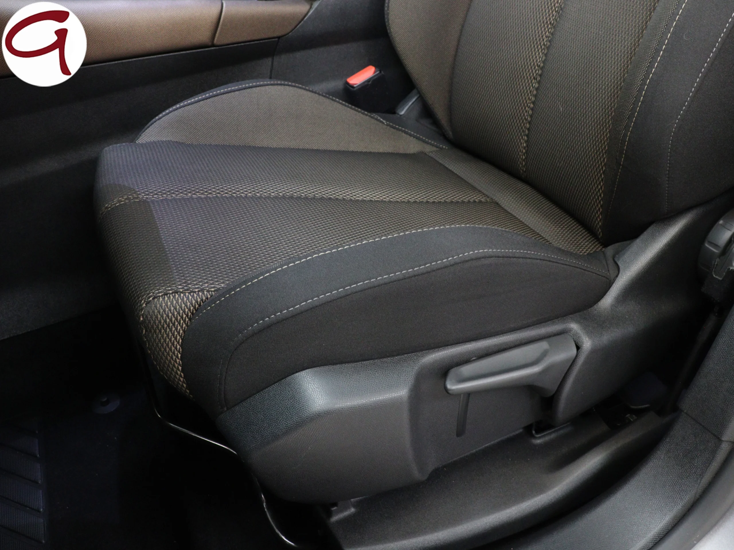 DS DS7 Crossback BlueHDi 130 Be Chic Auto 96 kW (130 CV) - Foto 7