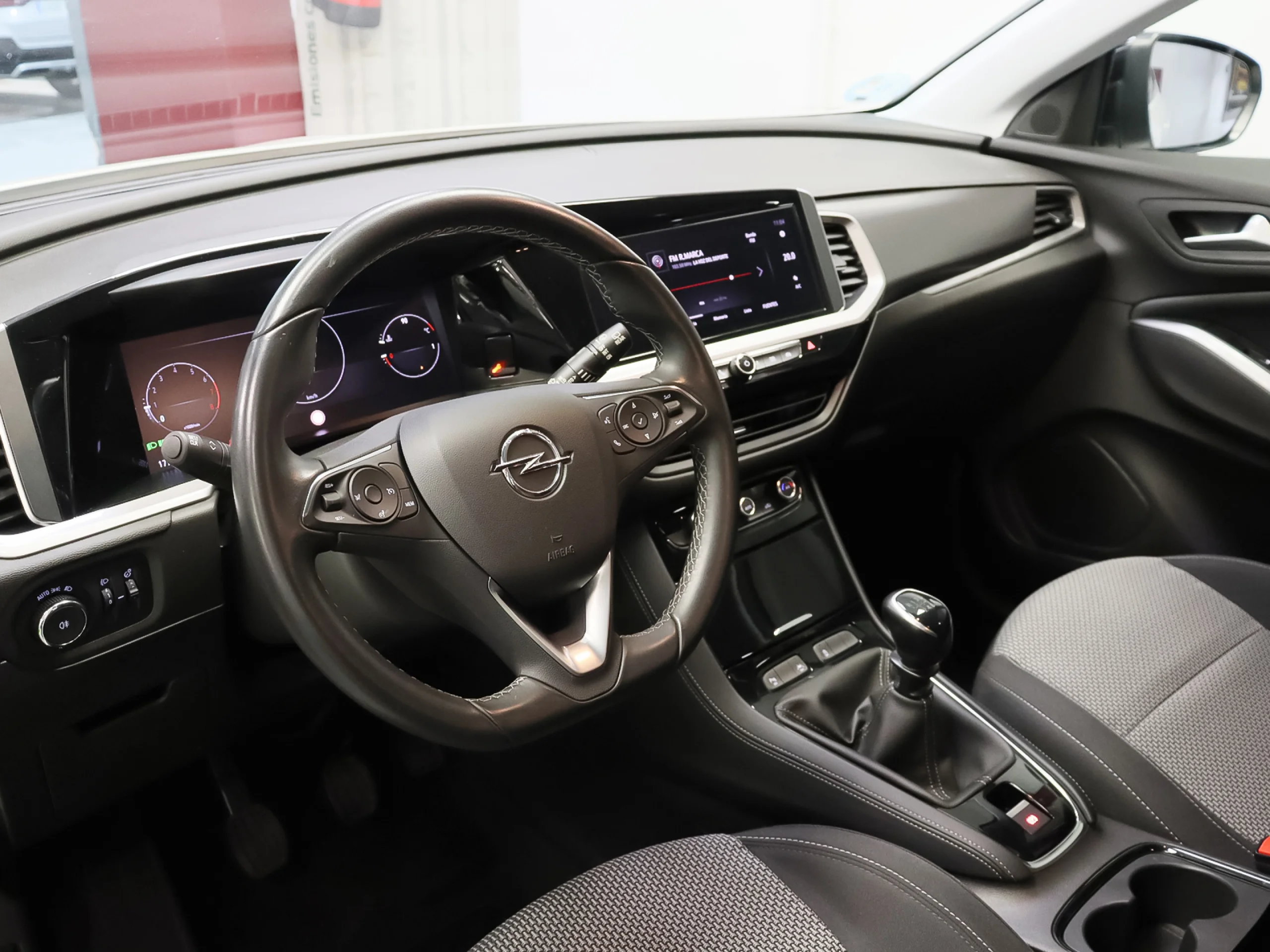 Opel Grandland 1.2 Turbo Design & Tech 96 kW (130 CV) - Foto 3