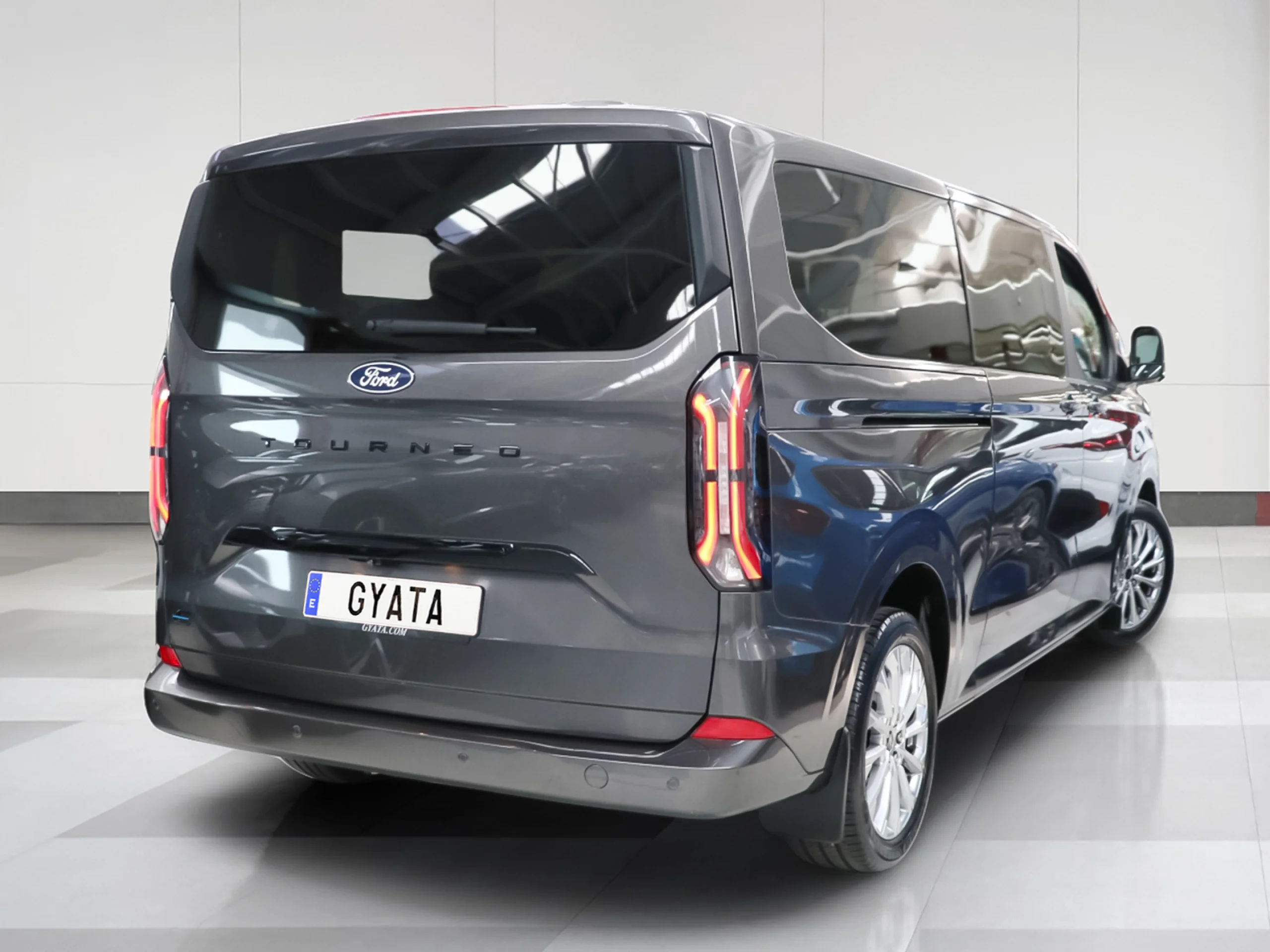 Ford Grand Tourneo Custom BEV 64kWh L2 Titanium X 160 kW (218 CV) - Foto 2