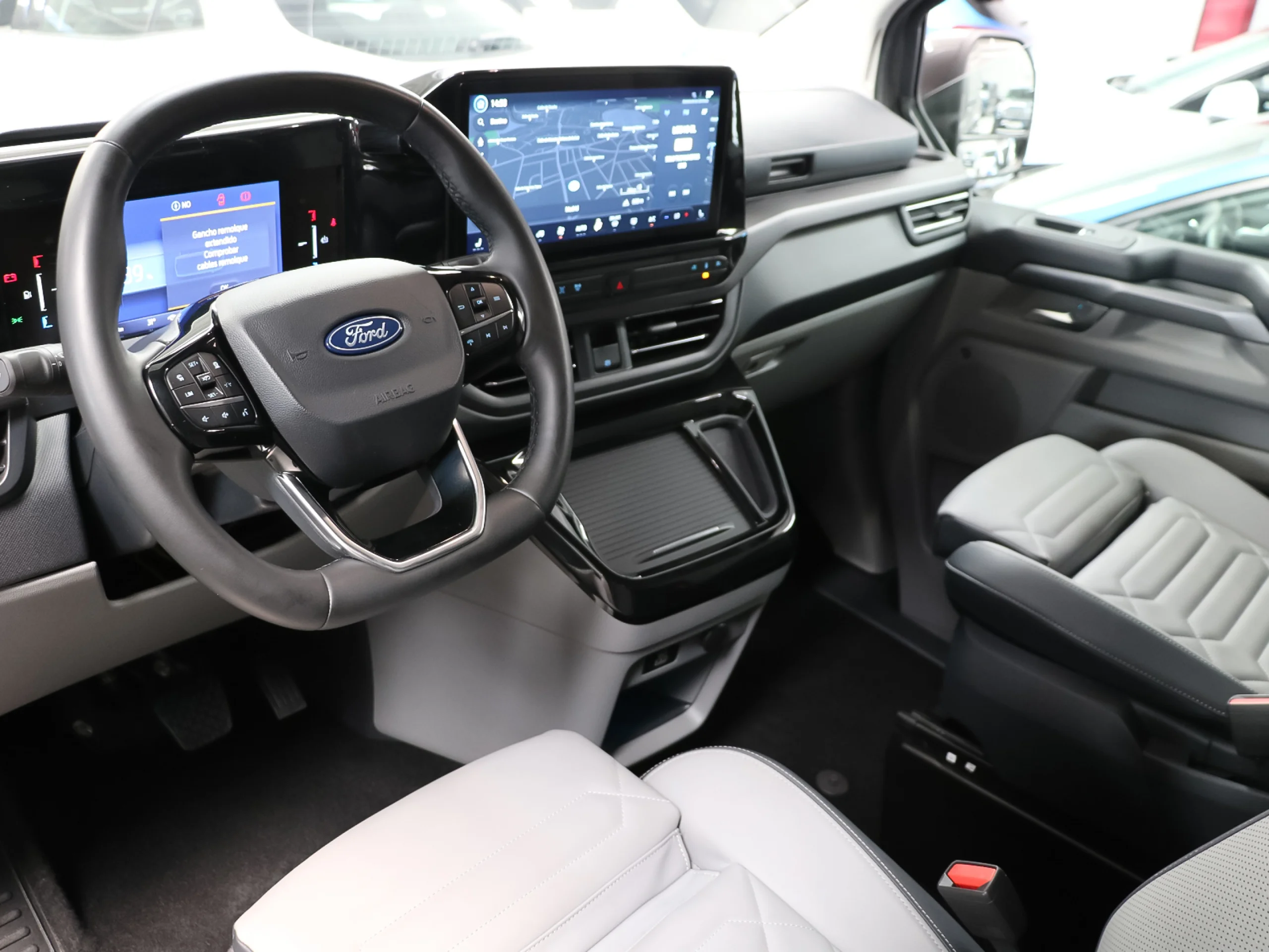 Ford Grand Tourneo Custom BEV 64kWh L2 Titanium X 160 kW (218 CV) - Foto 3