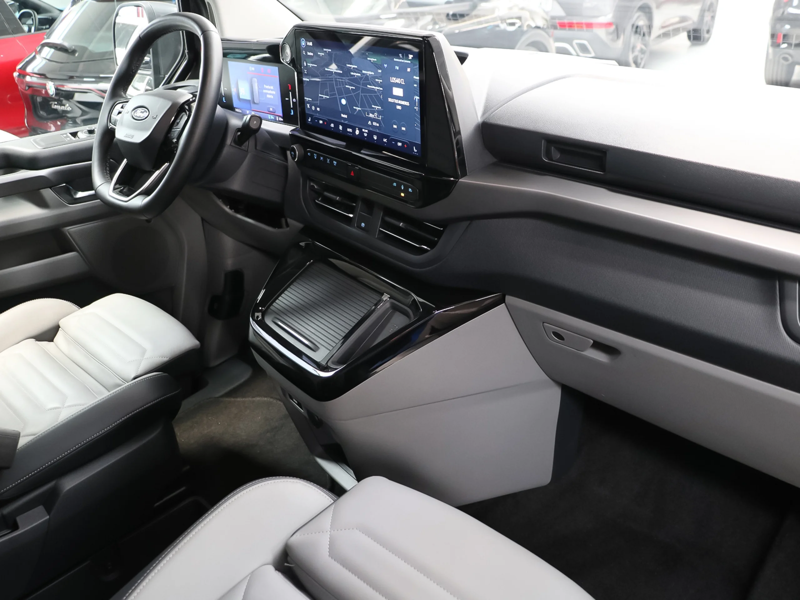 Ford Grand Tourneo Custom BEV 64kWh L2 Titanium X 160 kW (218 CV) - Foto 5