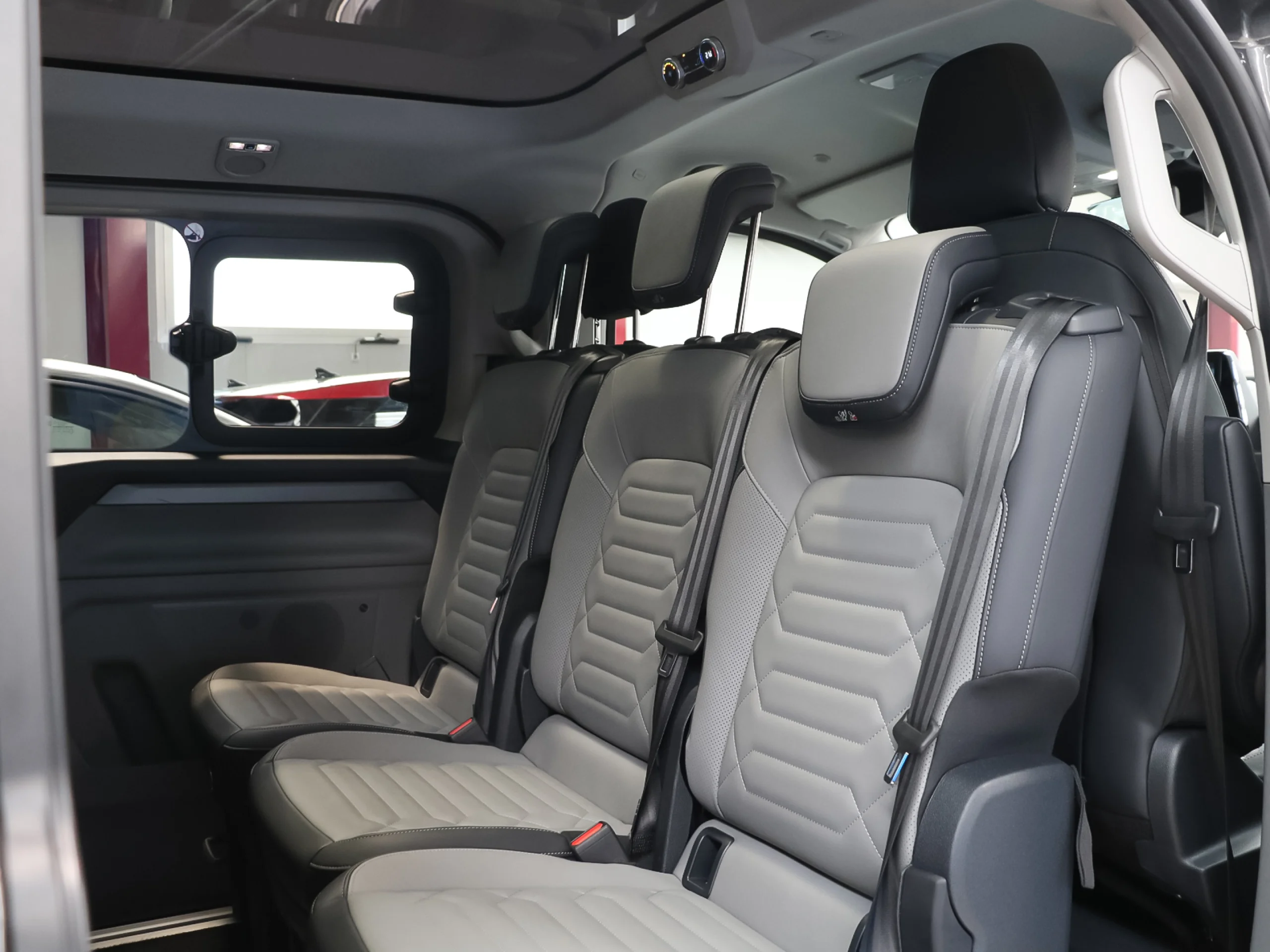 Ford Grand Tourneo Custom BEV 64kWh L2 Titanium X 160 kW (218 CV) - Foto 8
