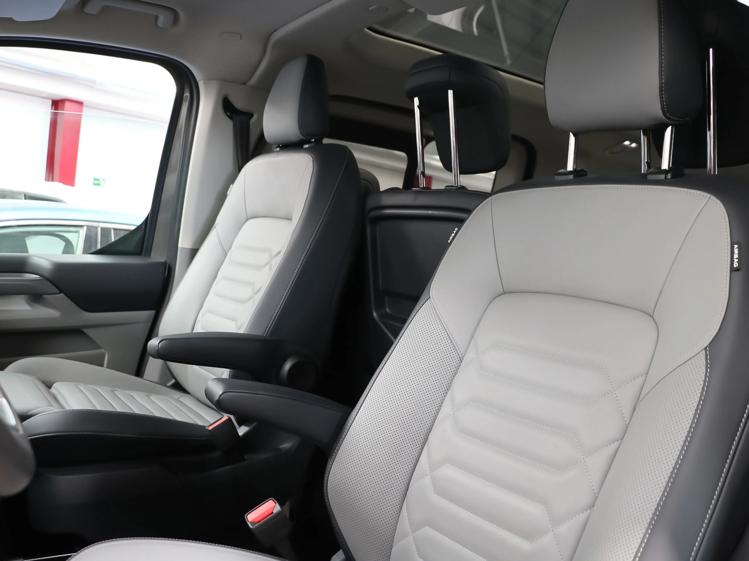 Ford Grand Tourneo Custom BEV 64kWh L2 Titanium X 160 kW (218 CV) - Foto 11