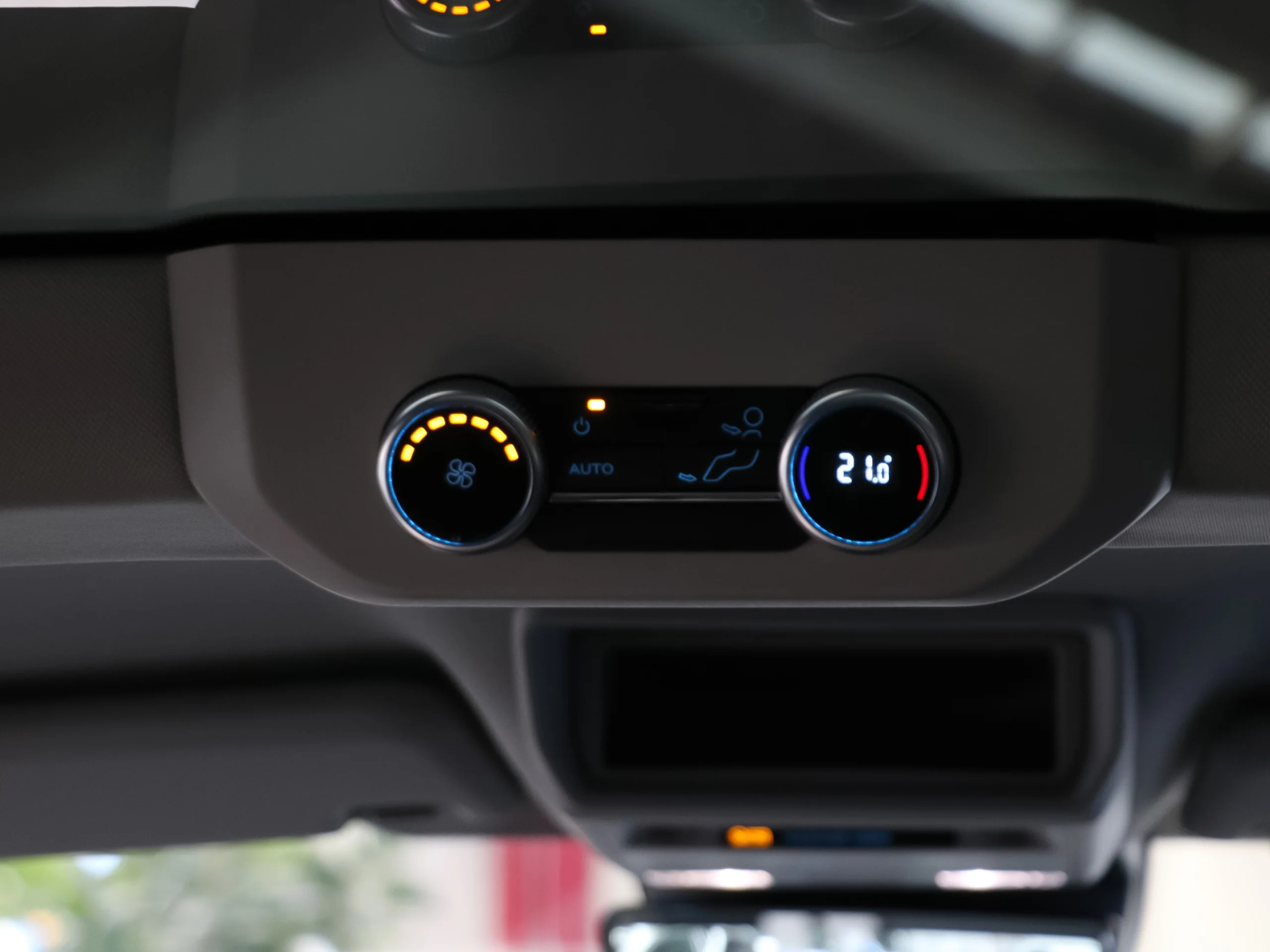 Ford Grand Tourneo Custom BEV 64kWh L2 Titanium X 160 kW (218 CV) - Foto 17