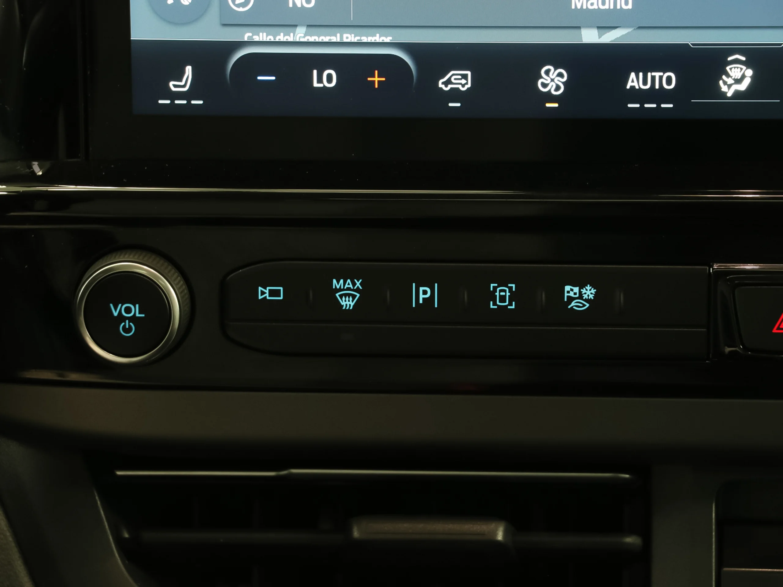Ford Grand Tourneo Custom BEV 64kWh L2 Titanium X 160 kW (218 CV) - Foto 42