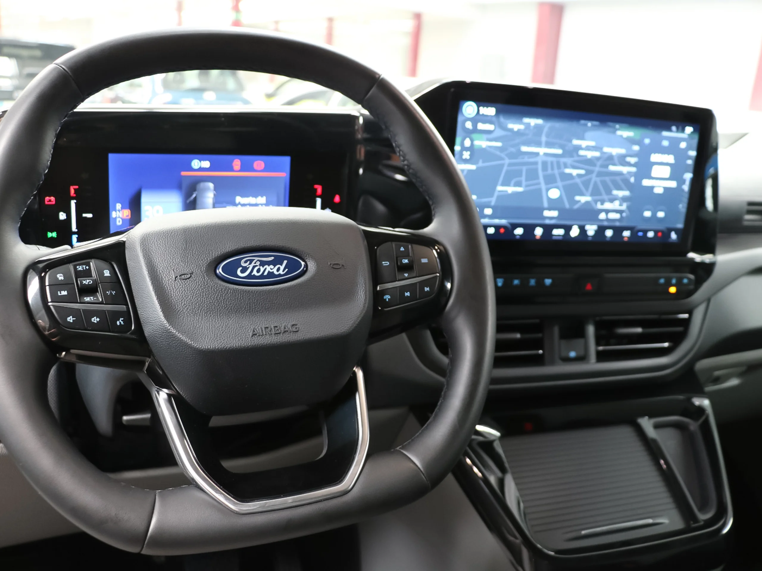 Ford Grand Tourneo Custom BEV 64kWh L2 Titanium X 160 kW (218 CV) - Foto 47