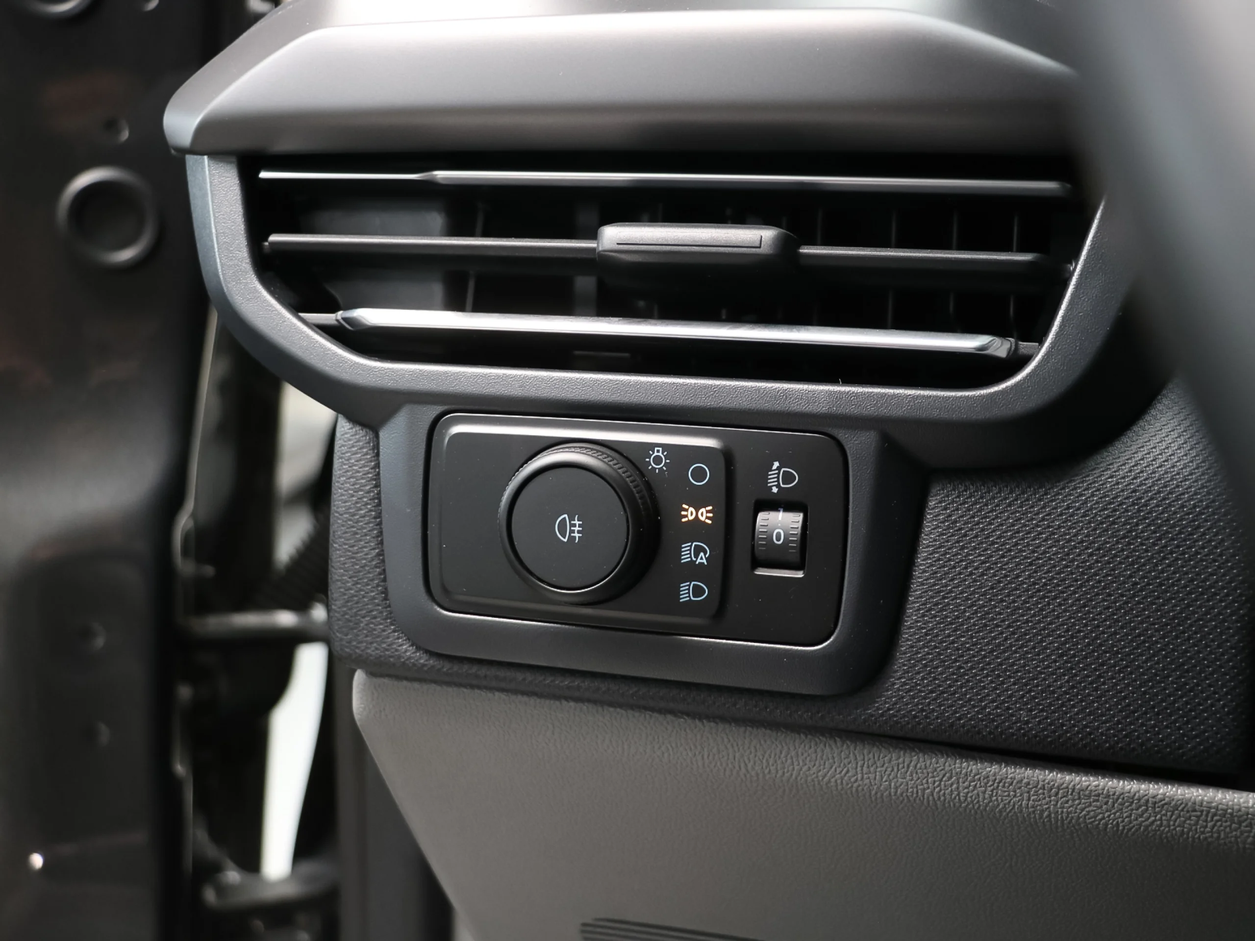 Ford Grand Tourneo Custom BEV 64kWh L2 Titanium X 160 kW (218 CV) - Foto 51