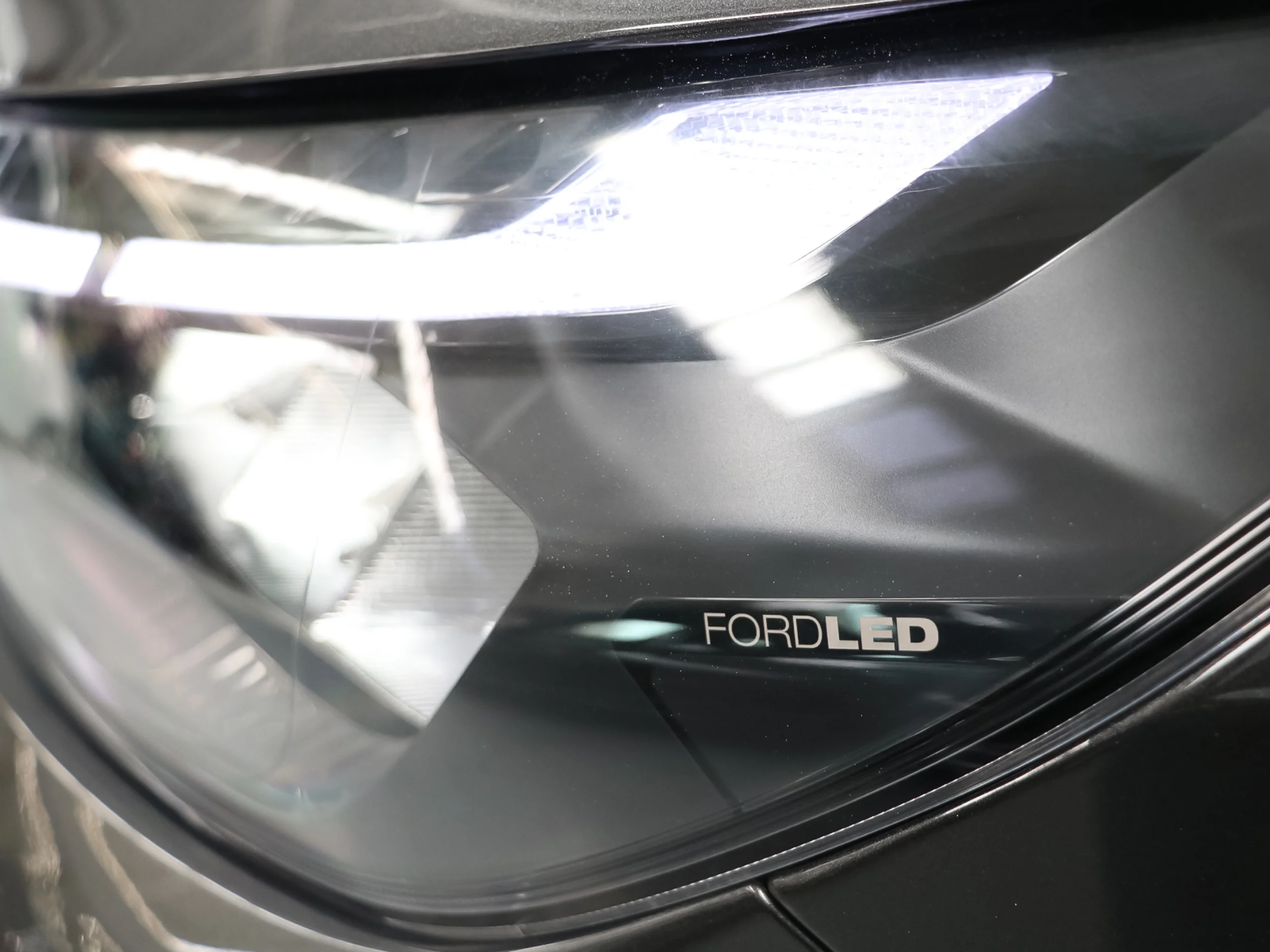 Ford Grand Tourneo Custom BEV 64kWh L2 Titanium X 160 kW (218 CV) - Foto 56
