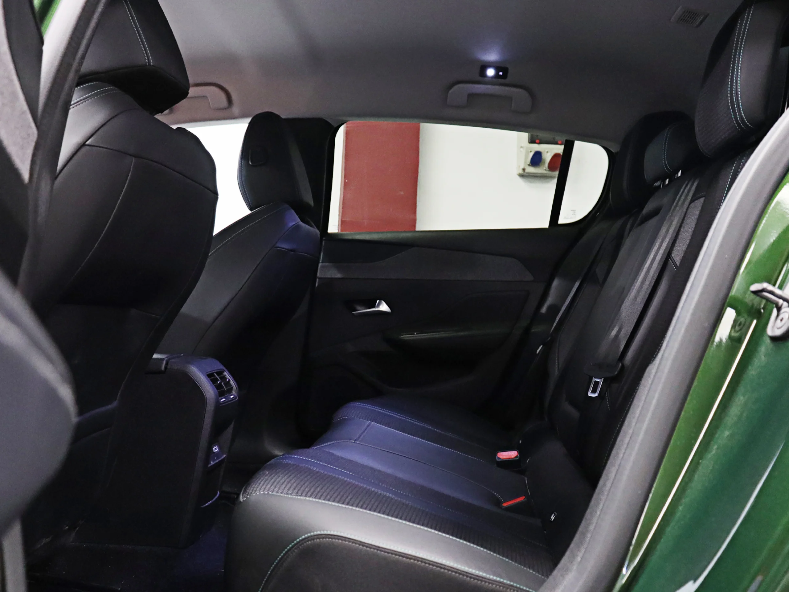 Peugeot 308 BlueHDi 130 S&S Allure EAT8 96 kW (130 CV) - Foto 8