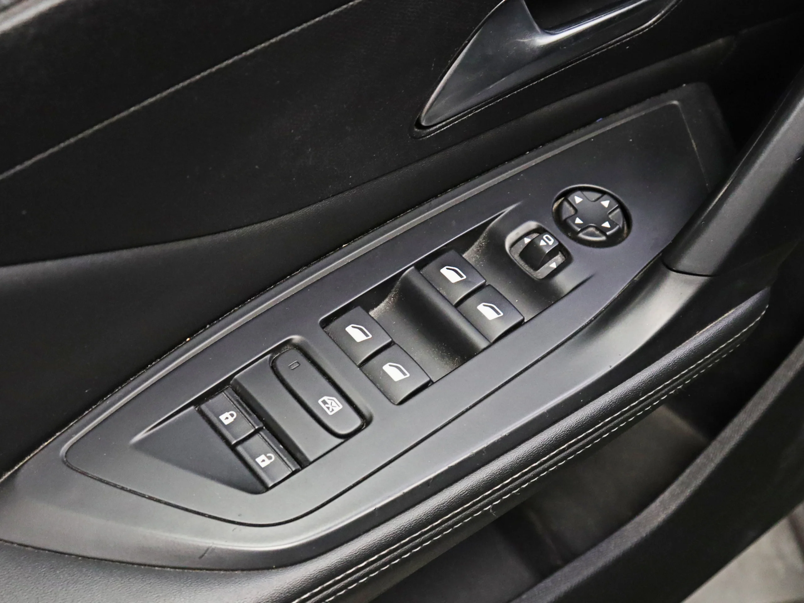 Peugeot 308 BlueHDi 130 S&S Allure EAT8 96 kW (130 CV) - Foto 9