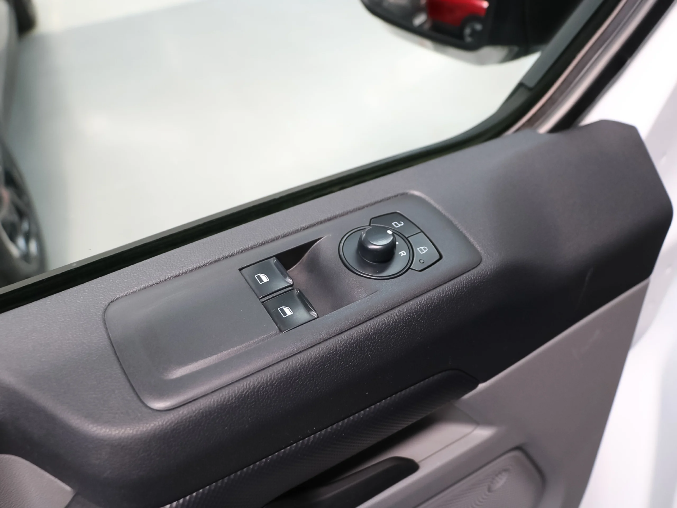 Ford Transit Custom Kombi 2.0 EcoBlue 320 L1 Trend 100 kW (136 CV) - Foto 40