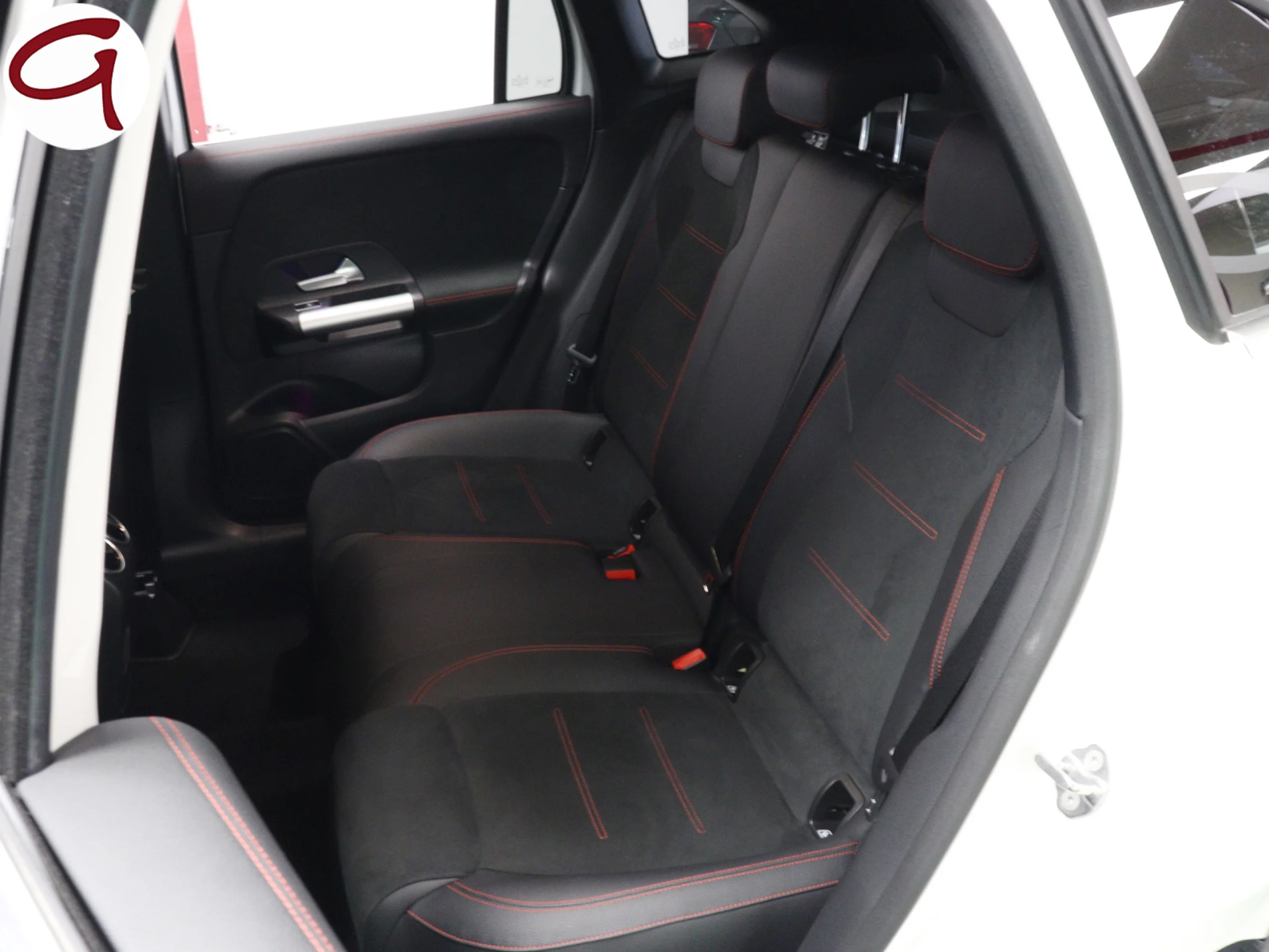 Mercedes-Benz GLA 200 D 110 kW (150 CV) - Foto 7