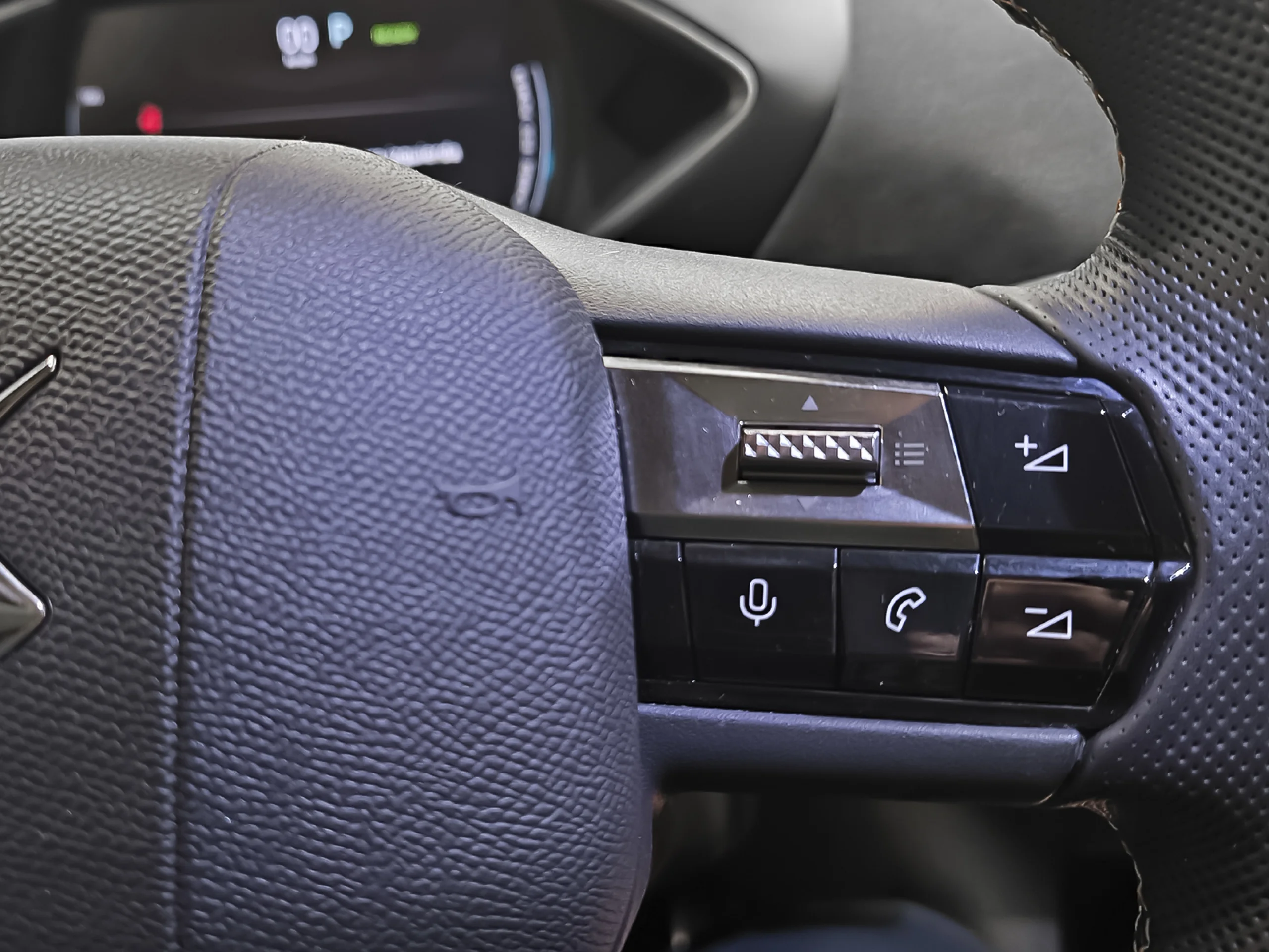 DS DS3 E-Tense Performance Line+ 115 kW (156 CV) - Foto 9