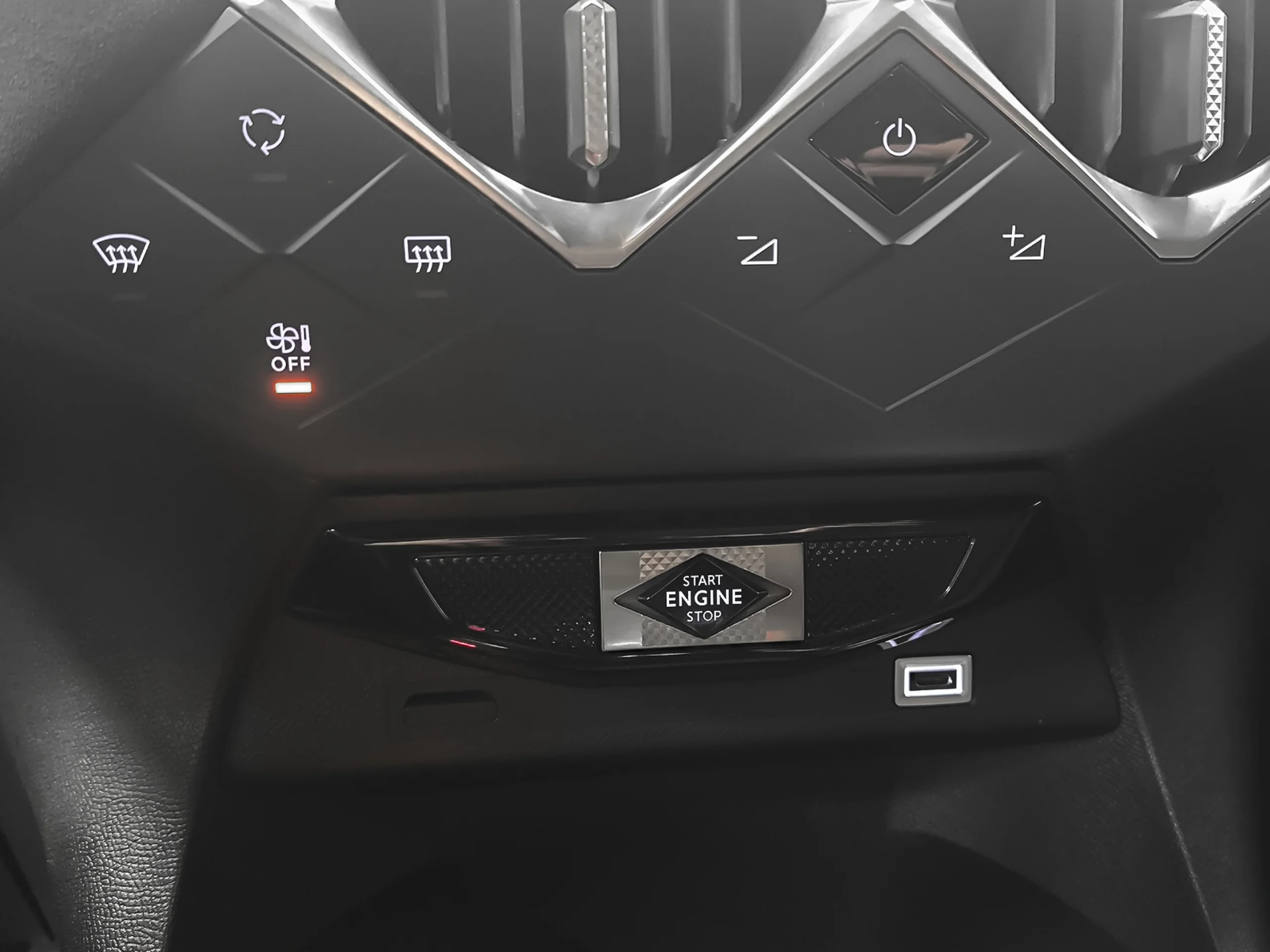 DS DS3 E-Tense Performance Line+ 115 kW (156 CV) - Foto 16