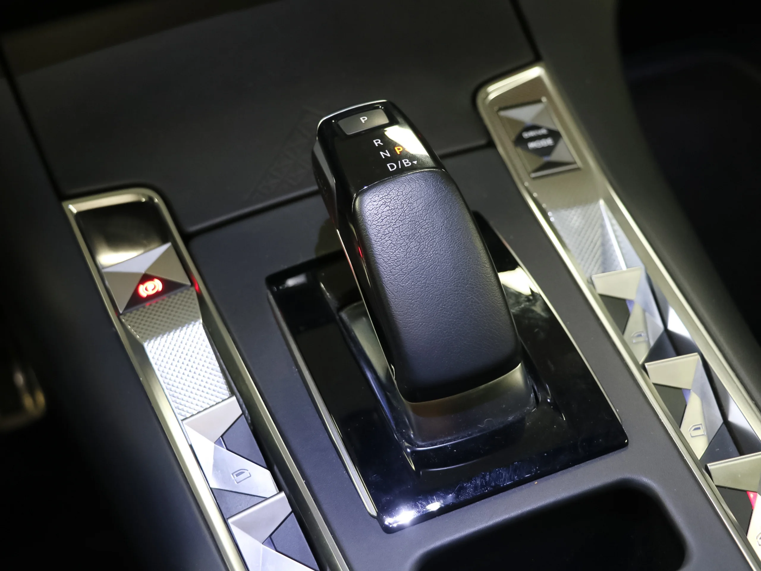 DS DS7 Crossback E-Tense 300 Louvre 4WD Auto 221 kW (300 CV) - Foto 22