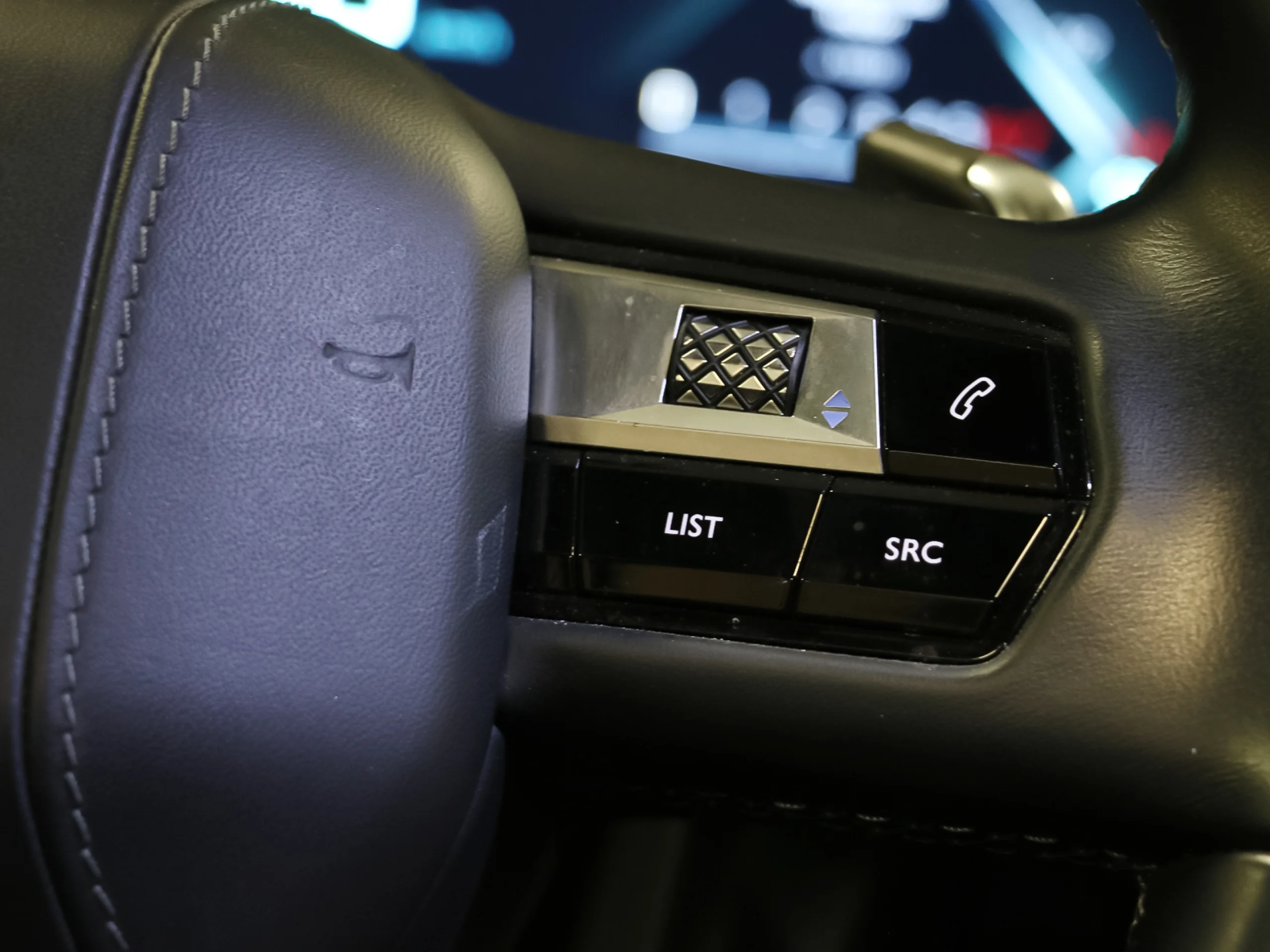 DS DS7 Crossback E-Tense 300 Louvre 4WD Auto 221 kW (300 CV) - Foto 27