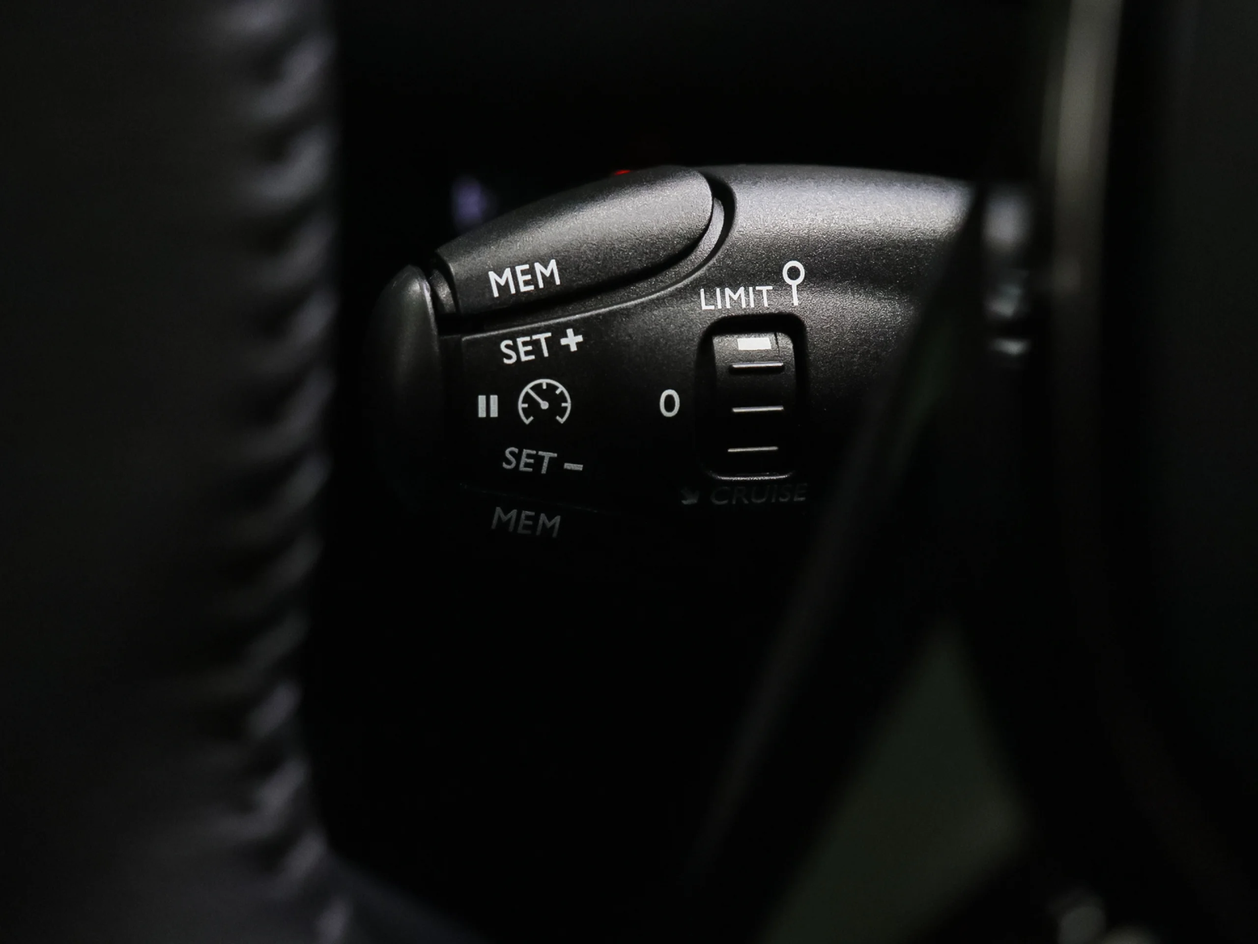 Peugeot E-208 Eléctrico Allure Pack 100 kW (136 CV) - Foto 14