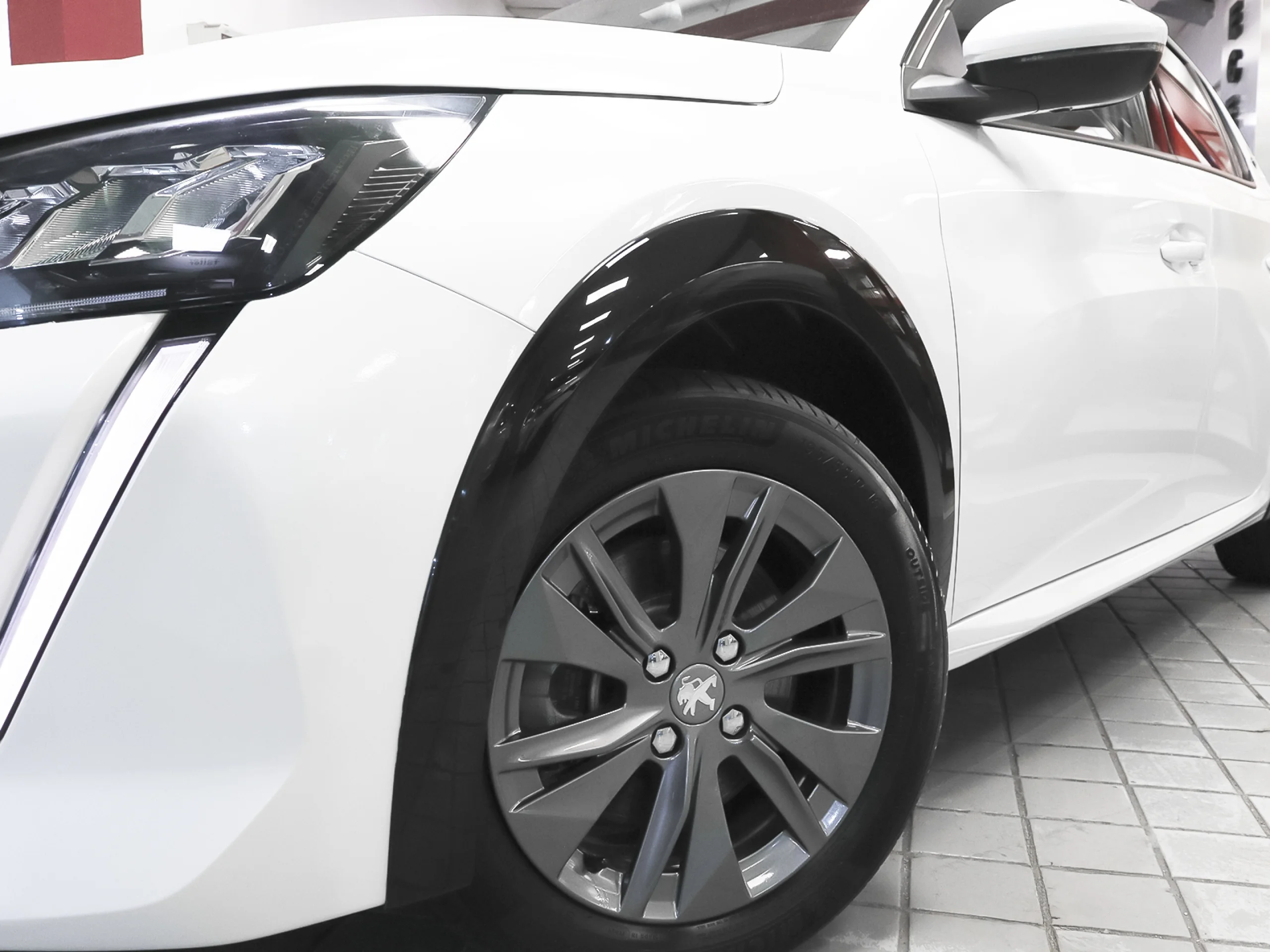 Peugeot E-208 Eléctrico Allure Pack 100 kW (136 CV) - Foto 33