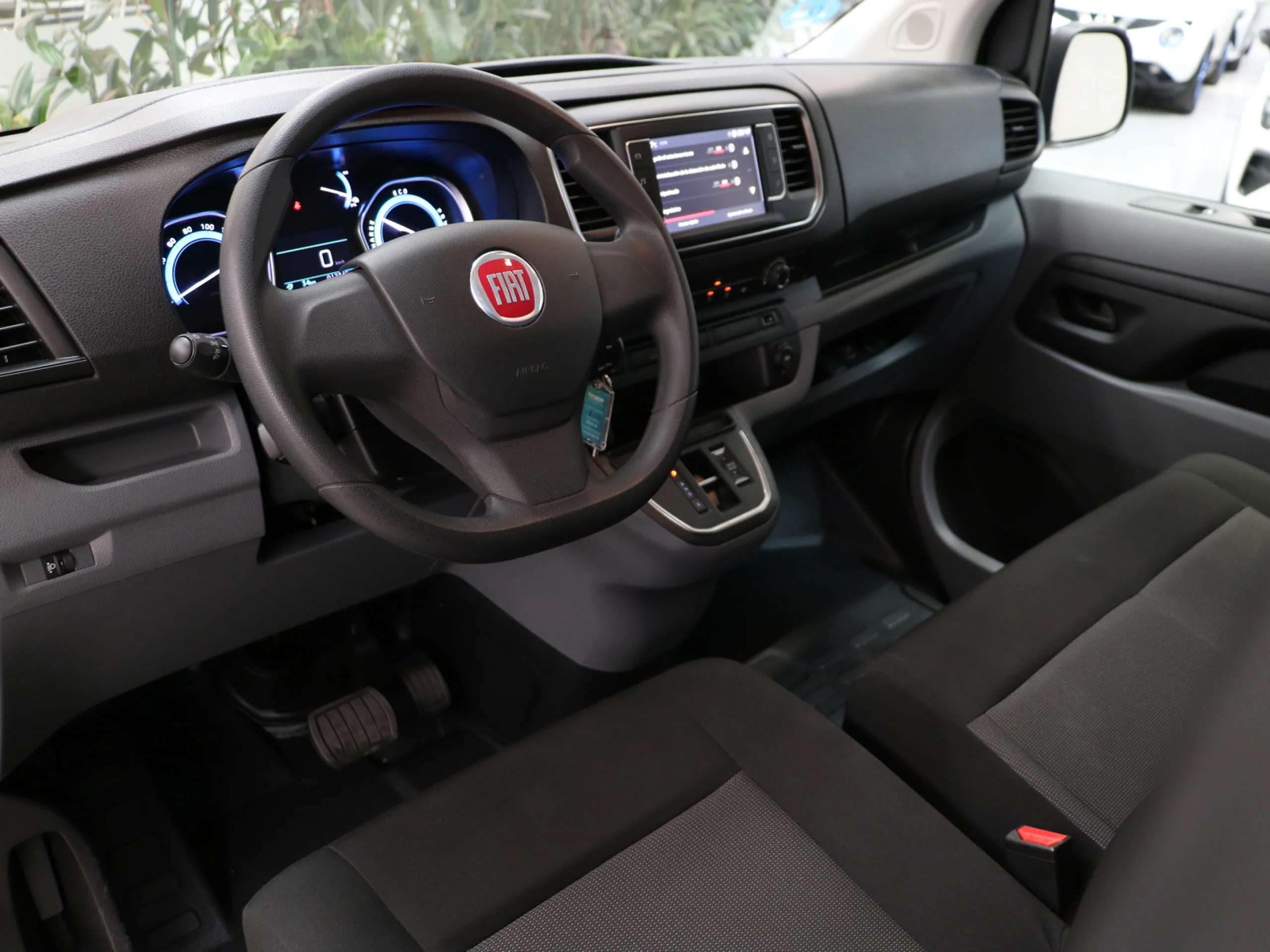 Fiat Scudo Furgón 50 kW L1 Business 100 kW (136 CV) - Foto 4