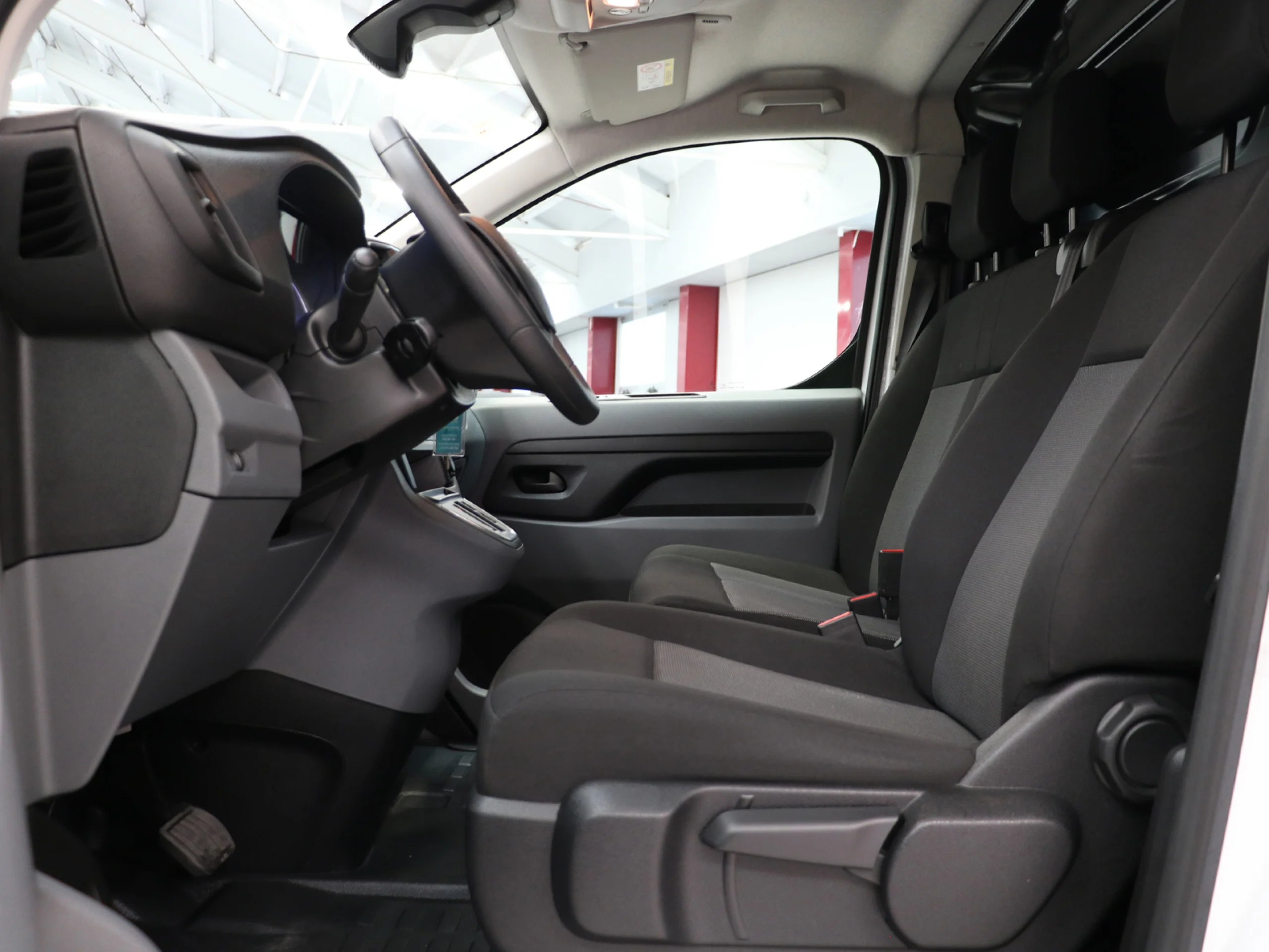 Fiat Scudo Furgón 50 kW L1 Business 100 kW (136 CV) - Foto 8
