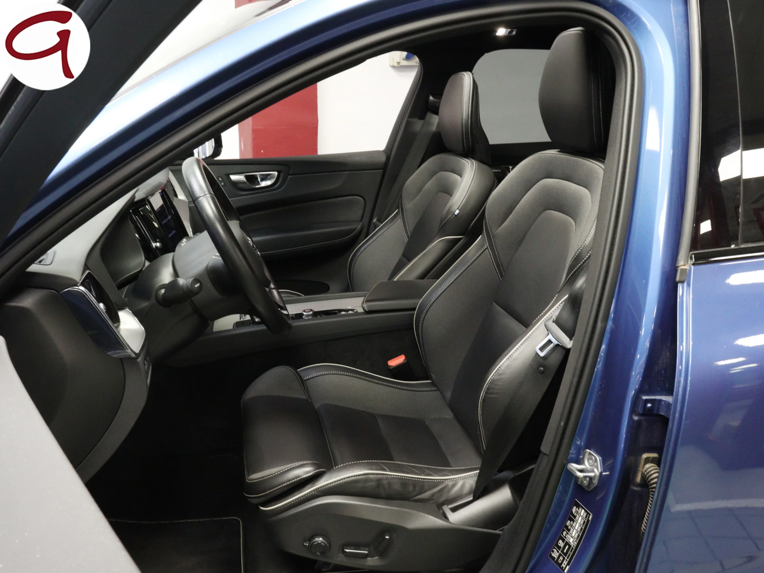 Volvo XC60 T6 Recharge R-Design AWD Auto 250 kW (340 CV) - Foto 5