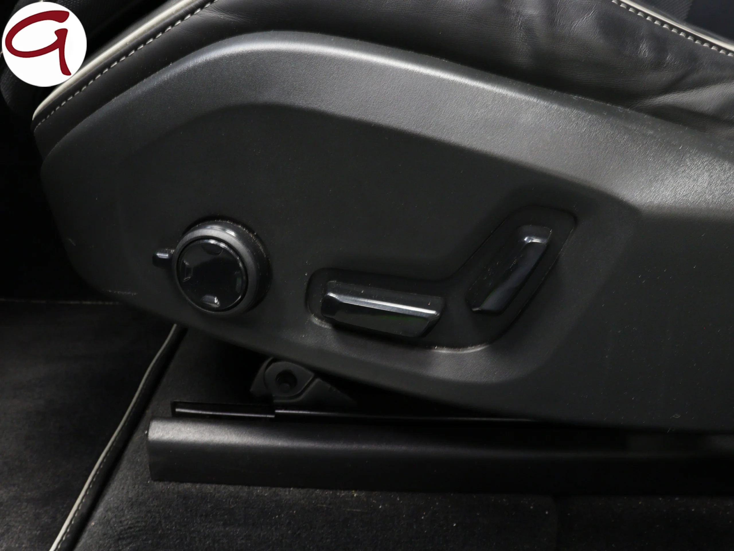 Volvo XC60 T6 Recharge R-Design AWD Auto 250 kW (340 CV) - Foto 16