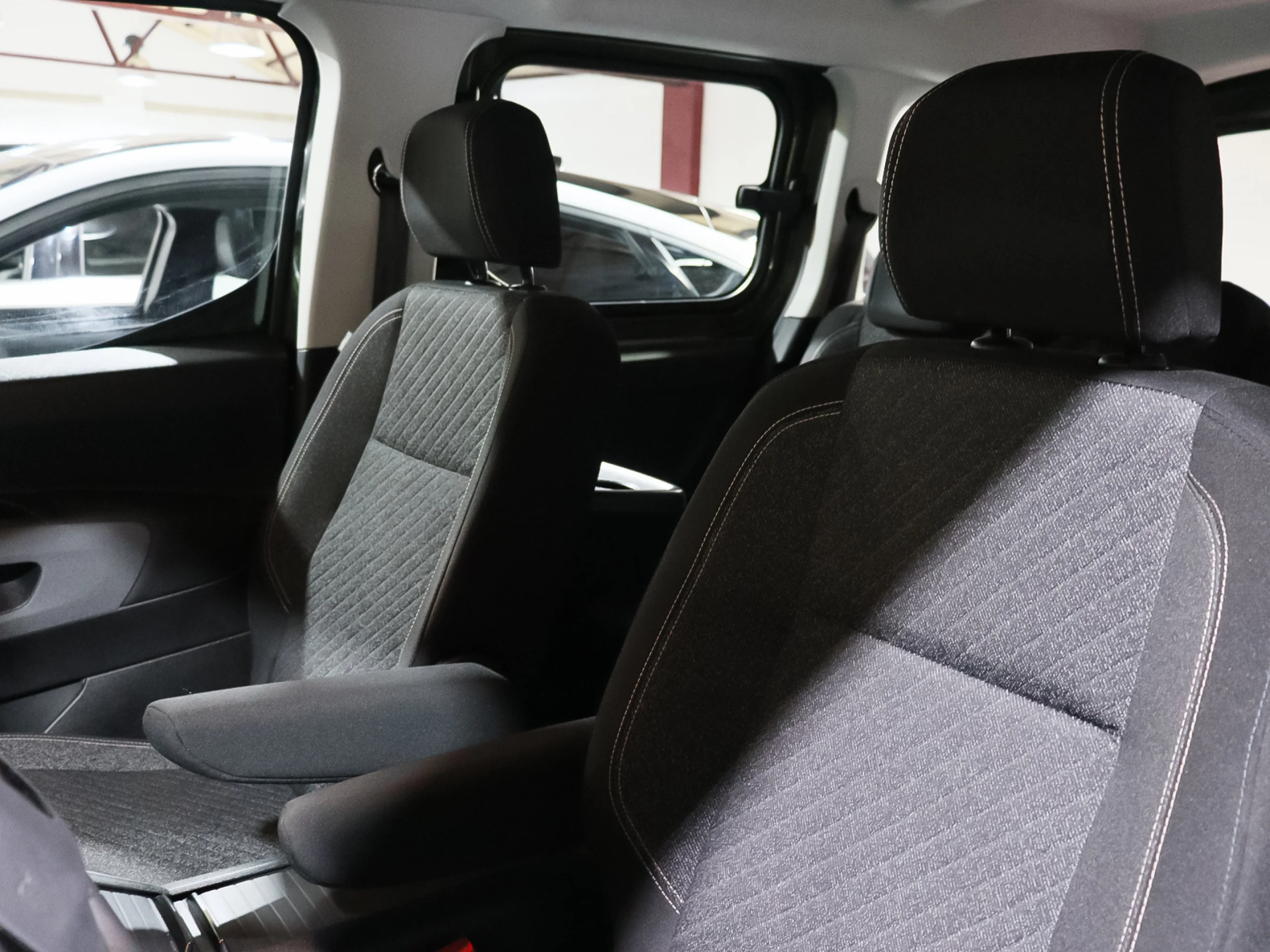 Peugeot E-Rifter Allure Standard 100 kW (136 CV) - Foto 6