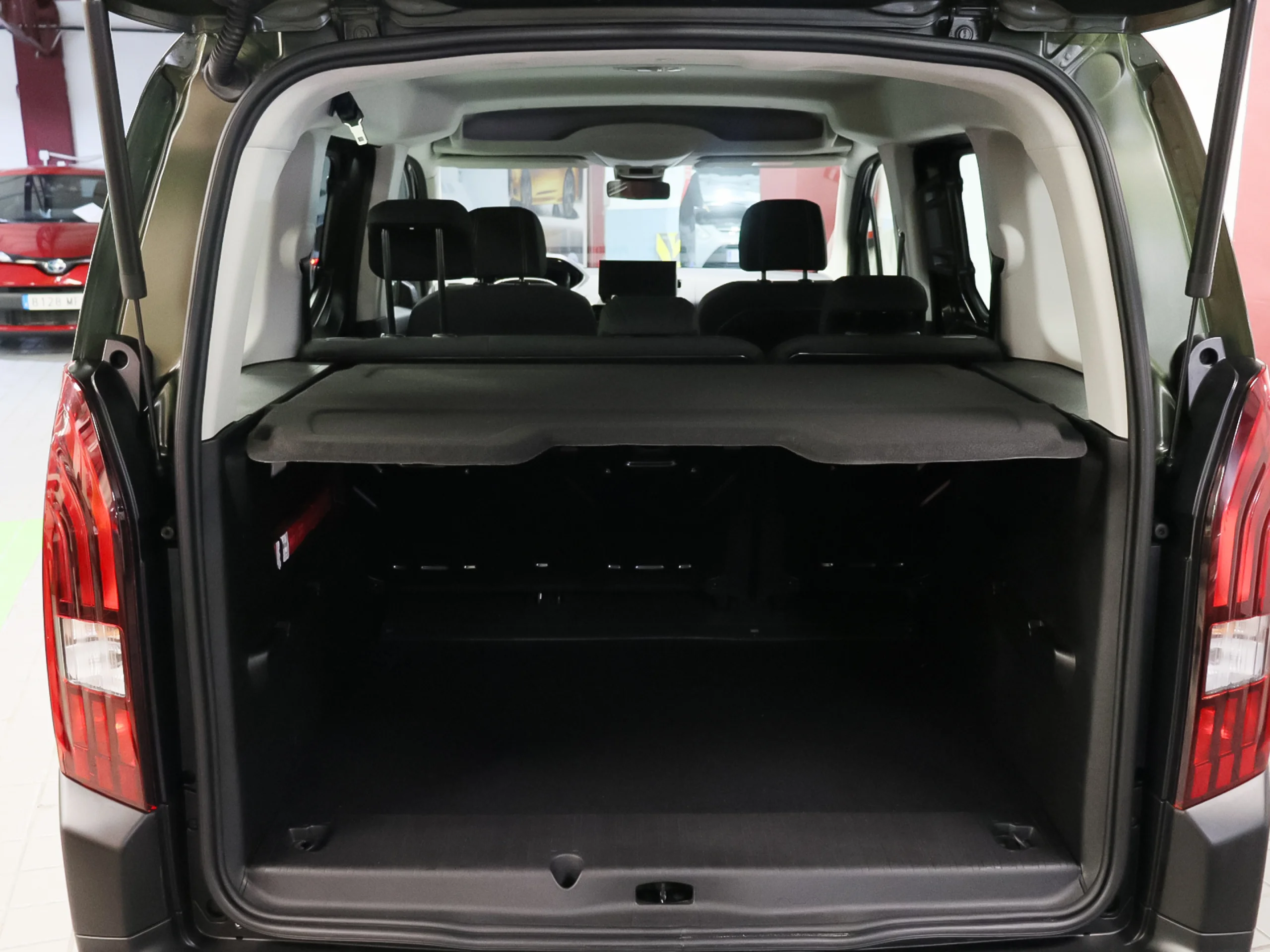 Peugeot E-Rifter Allure Standard 100 kW (136 CV) - Foto 34