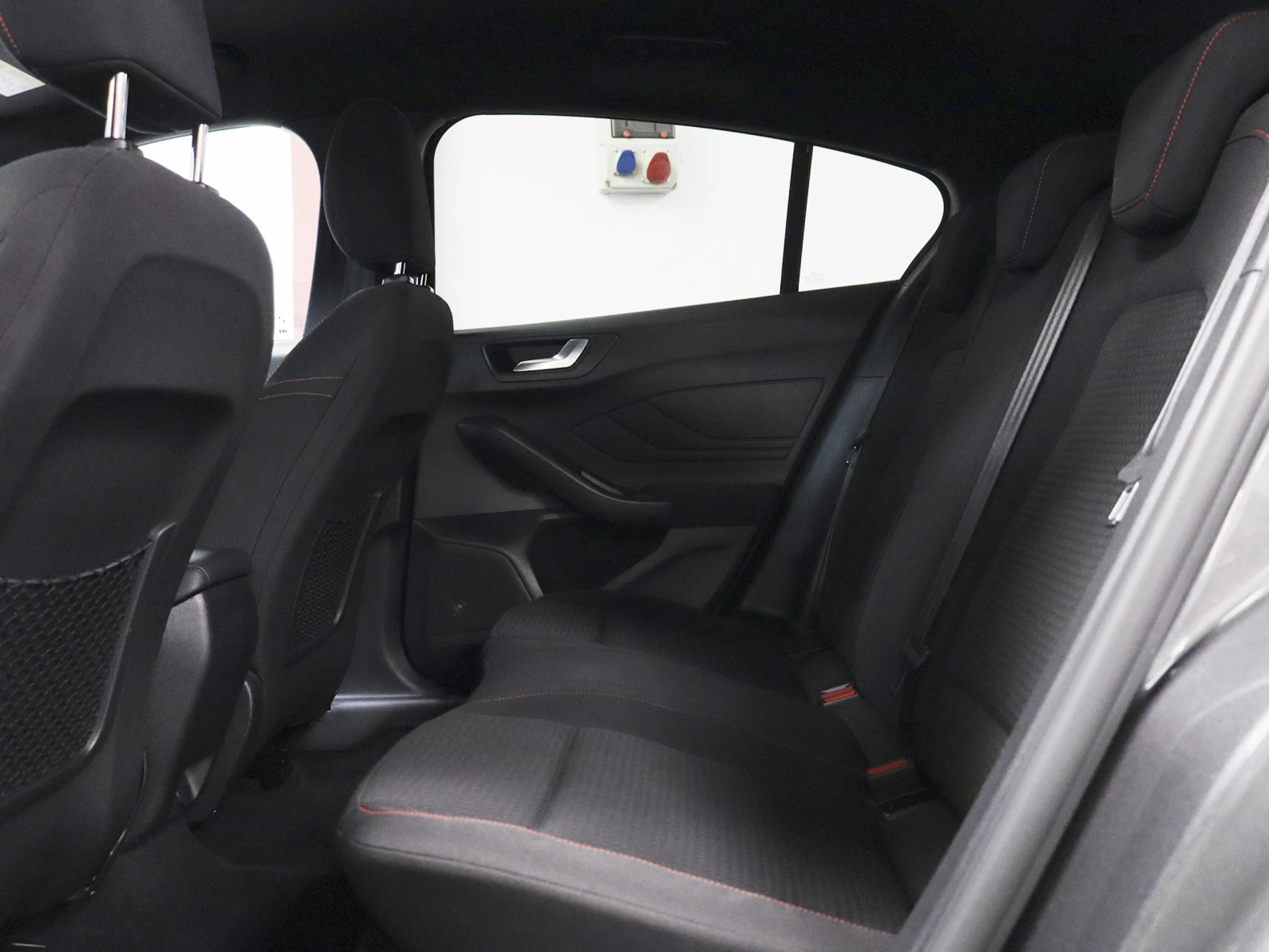 Ford Focus 1.0 Ecoboost MHEV ST-Line Auto 114 kW (155 CV) - Foto 6