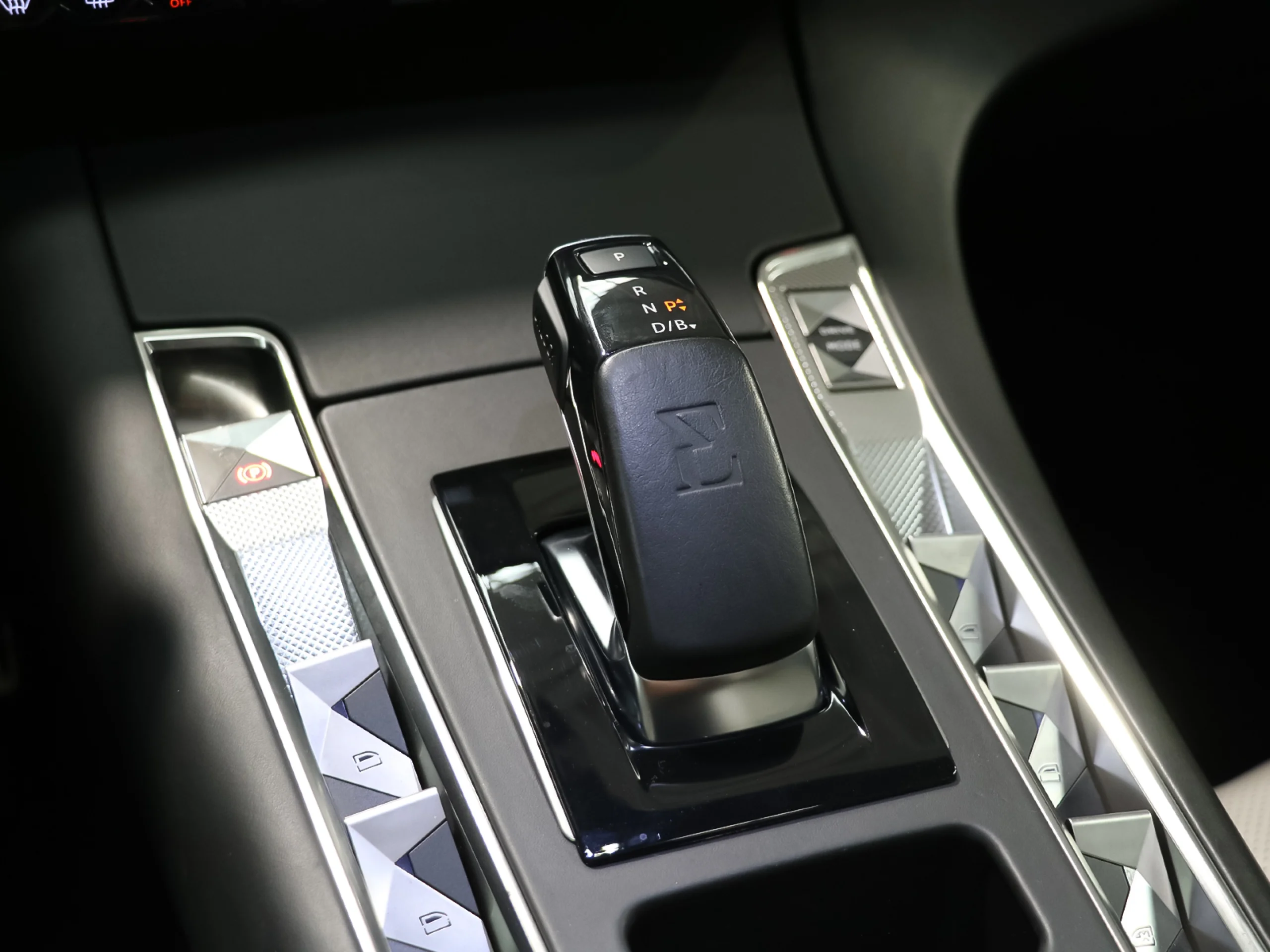 DS DS7 Crossback E-Tense 300 Grand Chic 4WD Auto 221 kW (300 CV) - Foto 25