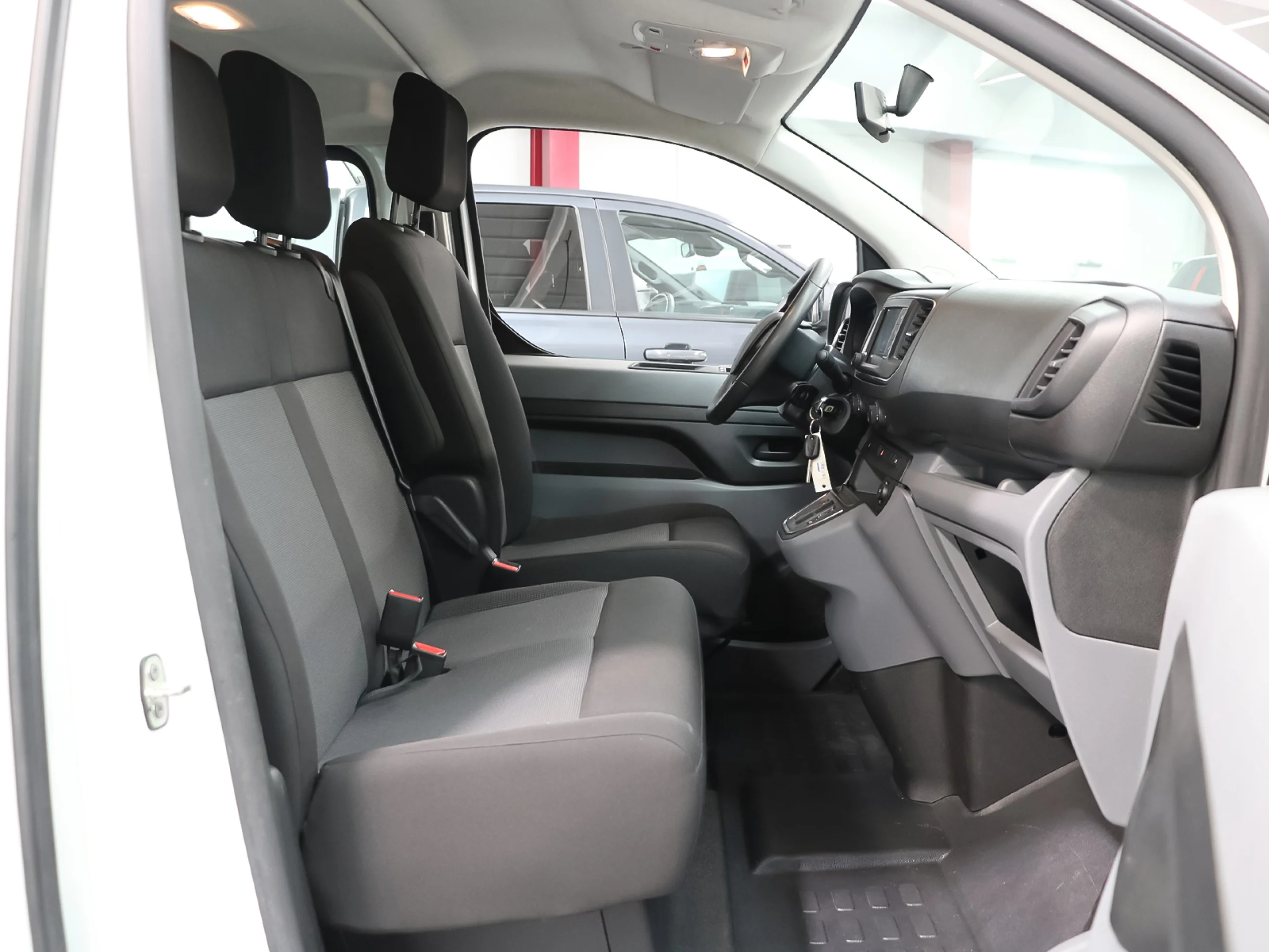 Peugeot E-Expert Combi Eléctrico Long 75kWh 100 kW (136 CV) - Foto 5