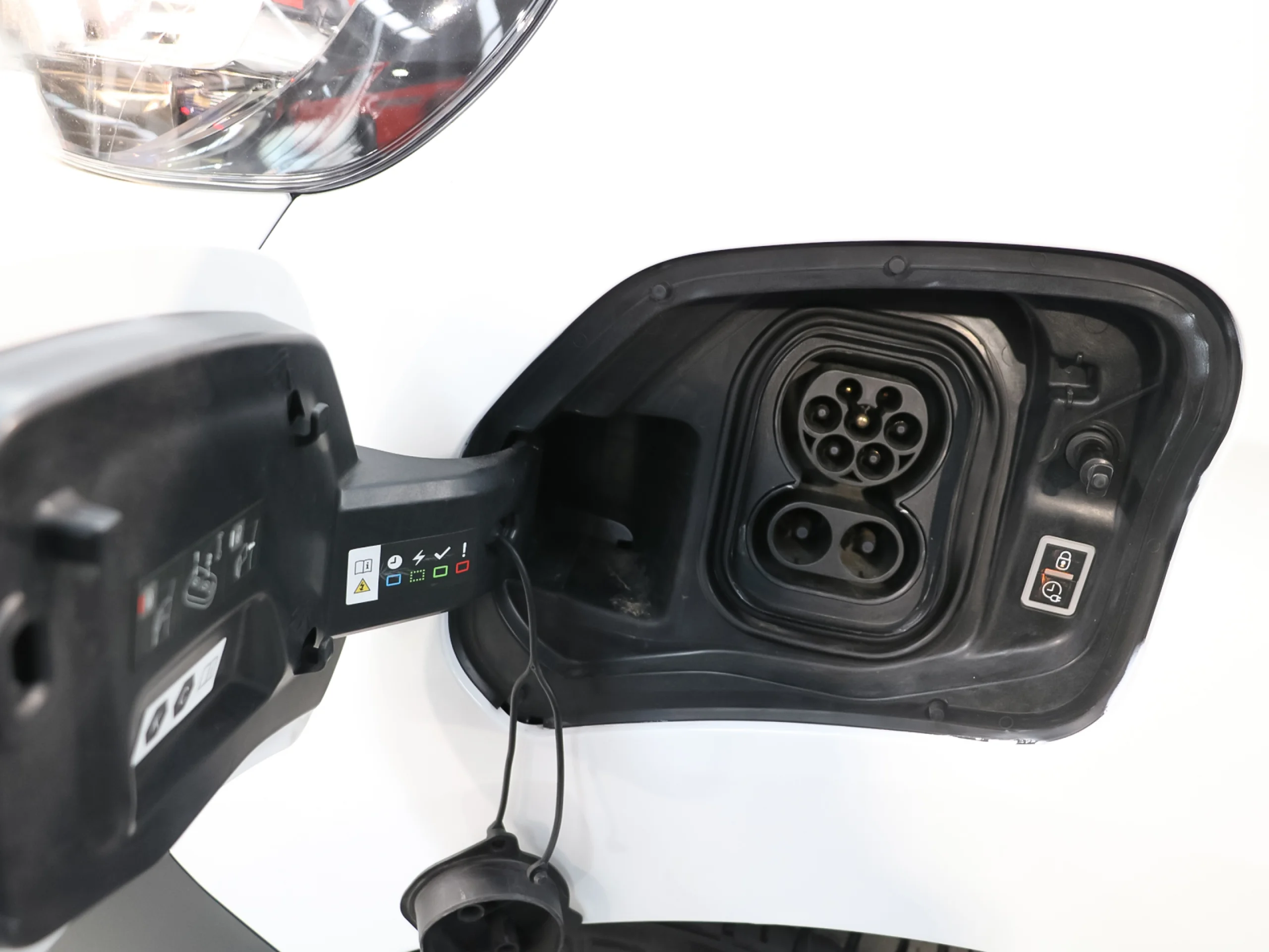 Peugeot E-Expert Combi Eléctrico Long 75kWh 100 kW (136 CV) - Foto 25