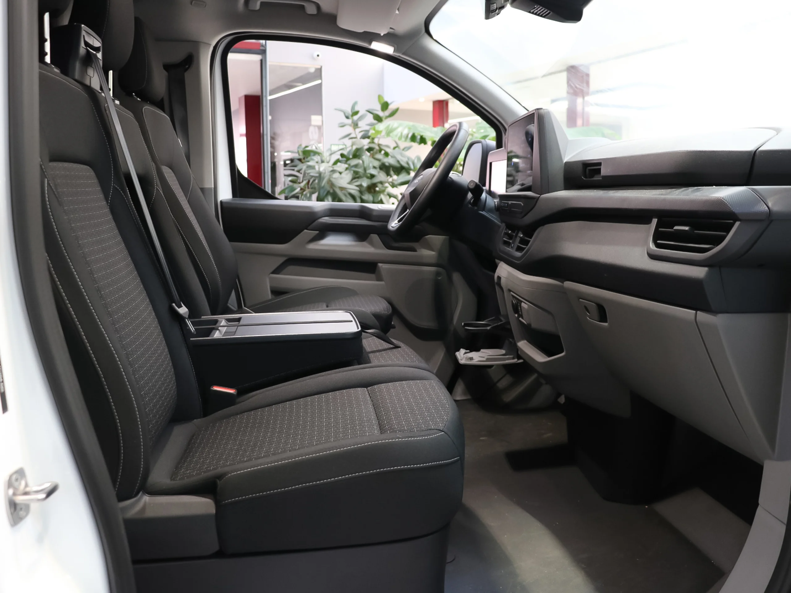 Ford Transit Custom Furgon BEV 320 L2 Trend 64kWh 100 kW (136 CV) - Foto 6