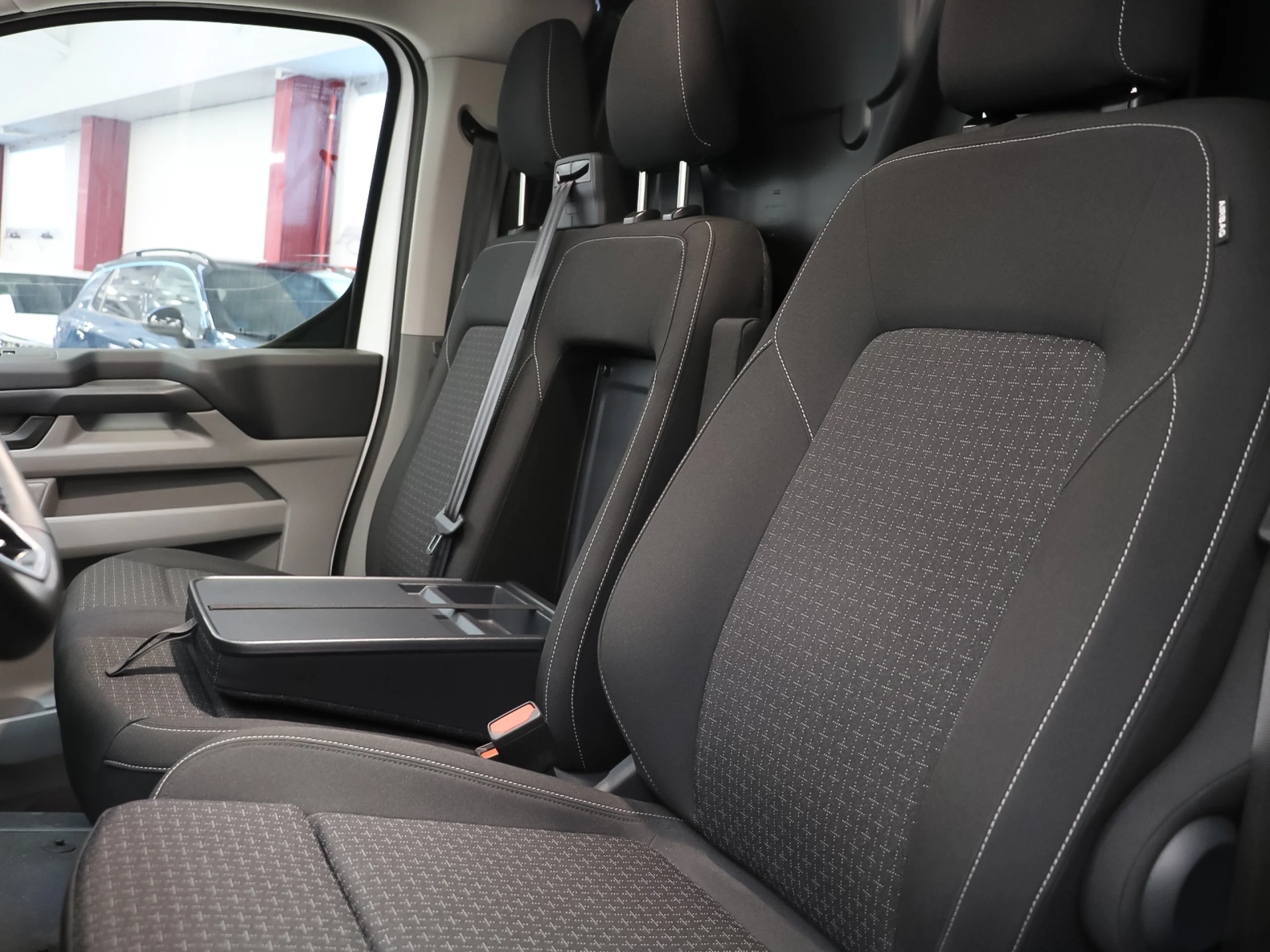 Ford Transit Custom Furgon BEV 320 L2 Trend 64kWh 100 kW (136 CV) - Foto 8