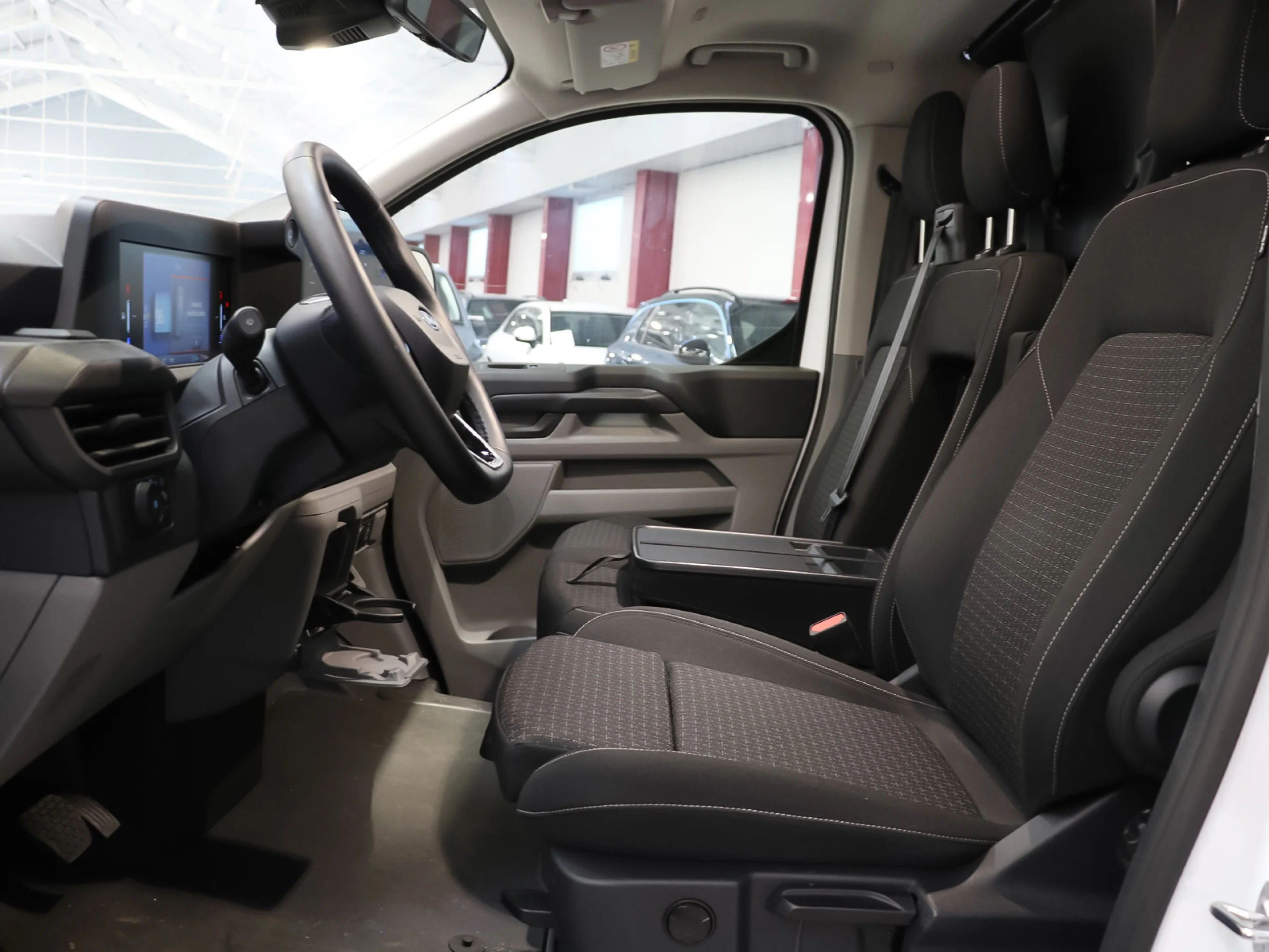 Ford Transit Custom Furgon BEV 320 L2 Trend 64kWh 100 kW (136 CV) - Foto 9