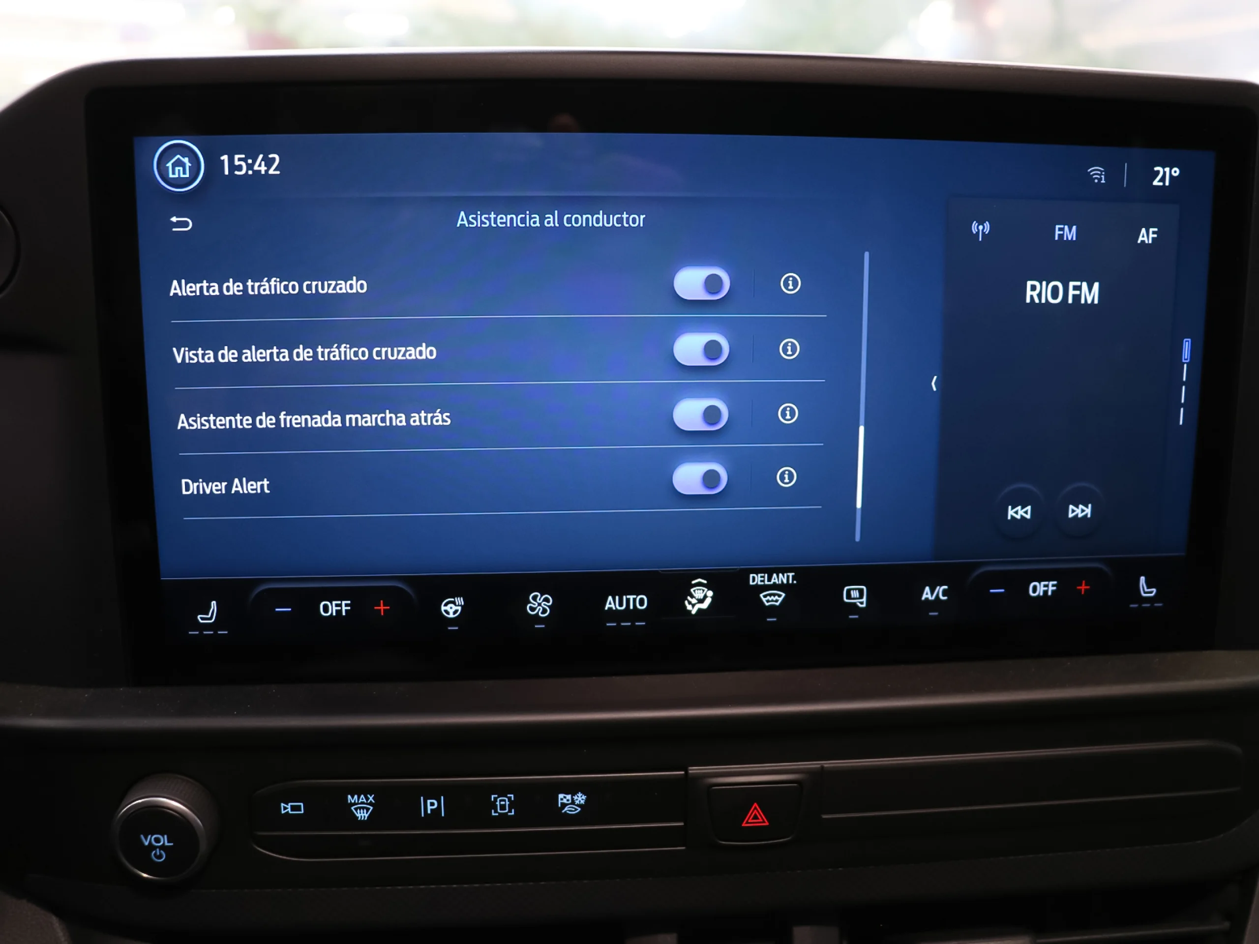 Ford Transit Custom Furgon BEV 320 L2 Trend 64kWh 100 kW (136 CV) - Foto 27