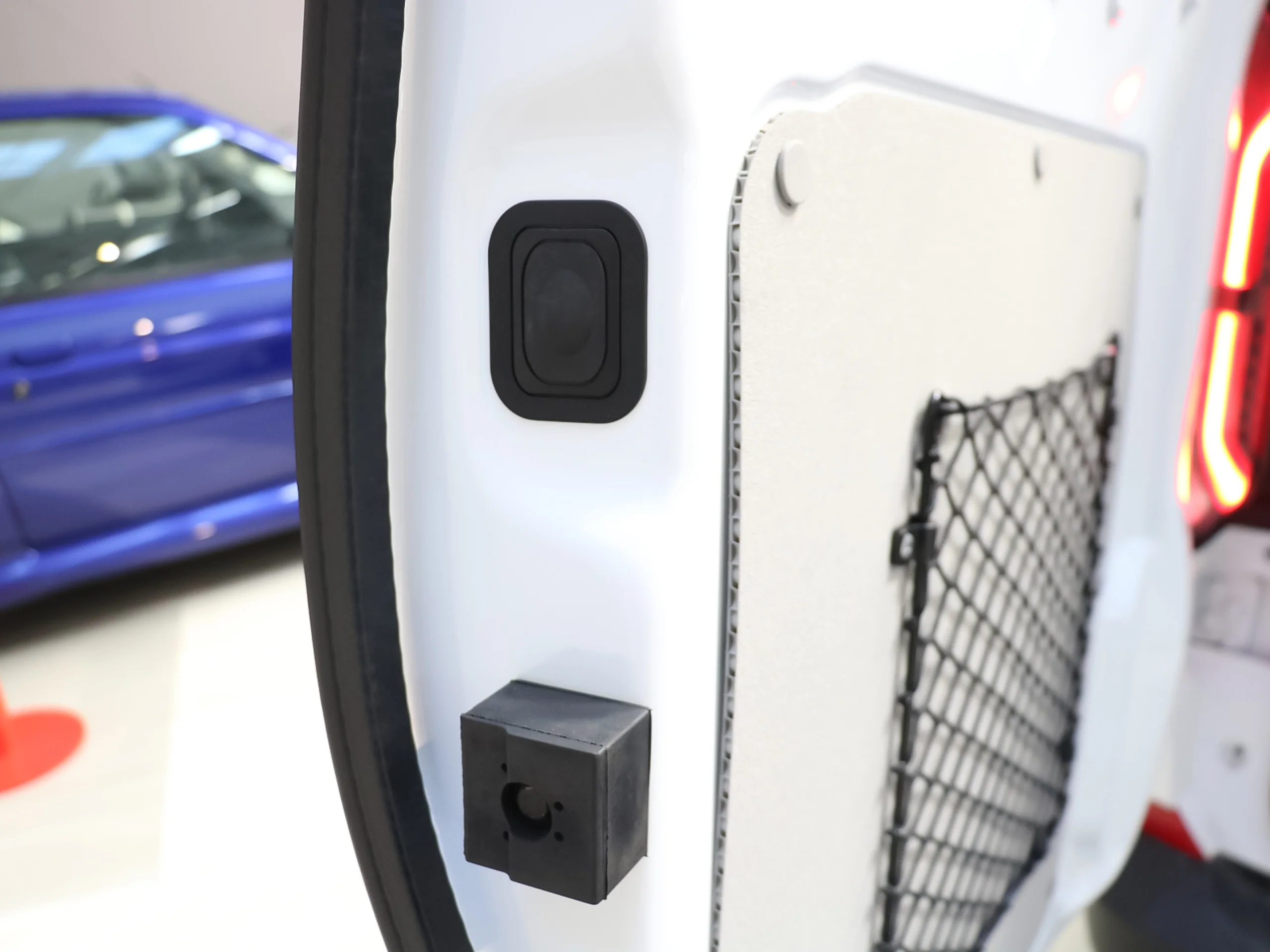 Ford Transit Custom Furgon BEV 320 L2 Trend 64kWh 100 kW (136 CV) - Foto 40