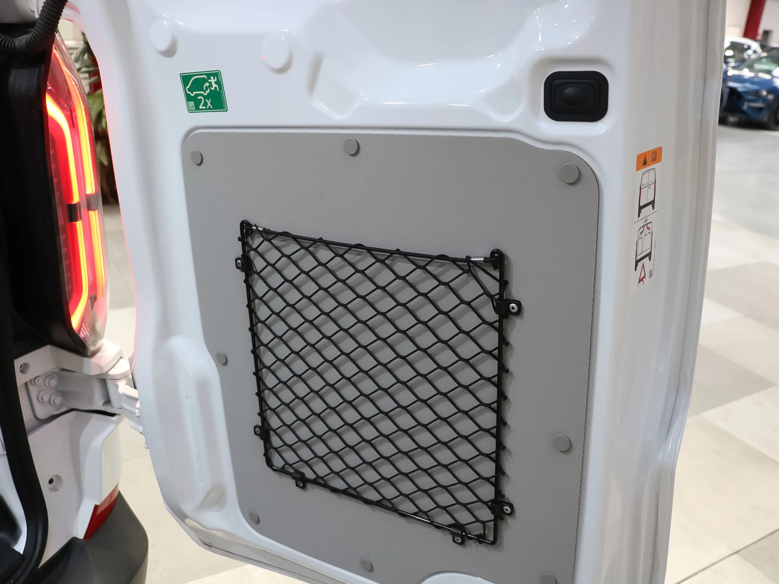 Ford Transit Custom Furgon BEV 320 L2 Trend 64kWh 100 kW (136 CV) - Foto 43