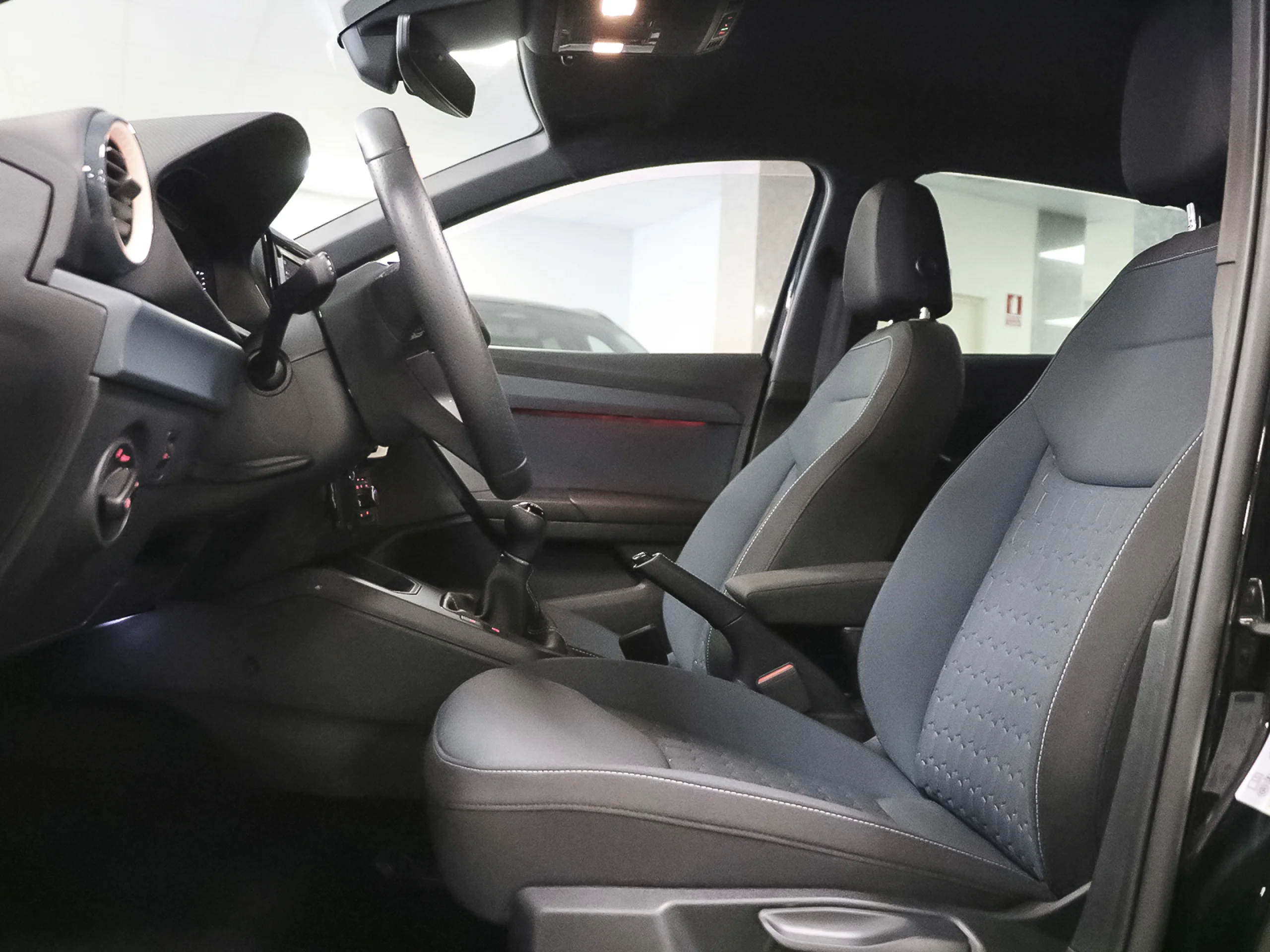 SEAT Ibiza 1.0 TSI Style Plus 85 kW (115 CV) - Foto 4