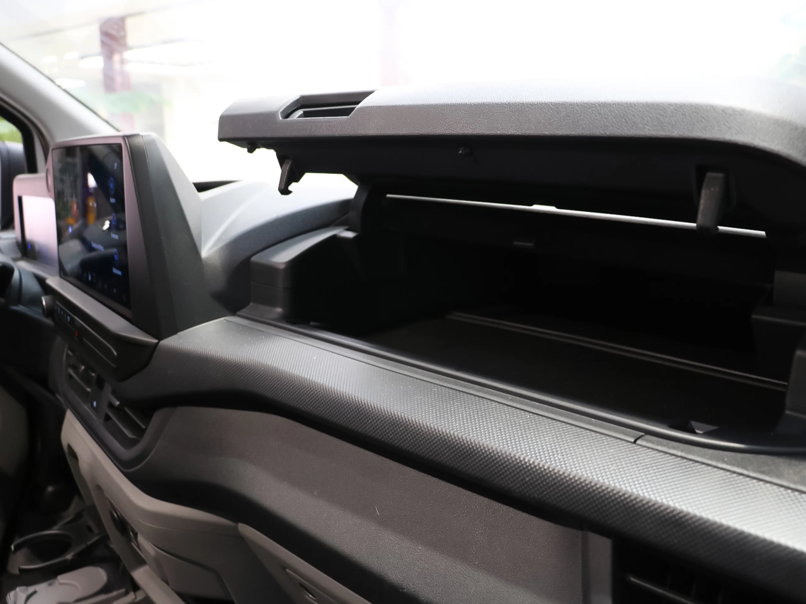 Ford Transit Custom Furgon BEV 320 L2 Trend 64kWh 100 kW (136 CV) - Foto 5