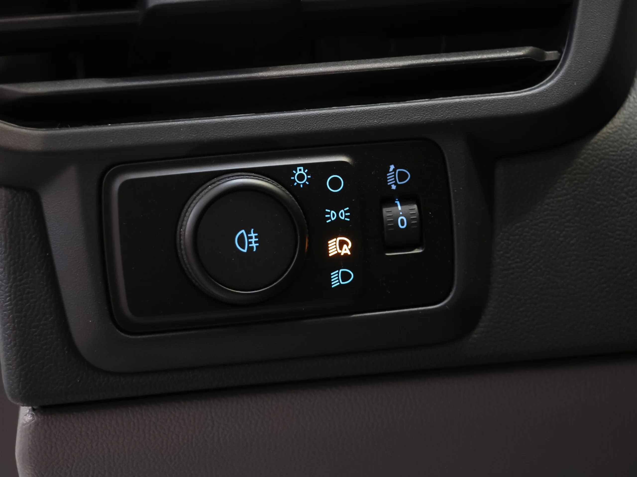 Ford Transit Custom Furgon BEV 320 L2 Trend 64kWh 100 kW (136 CV) - Foto 7