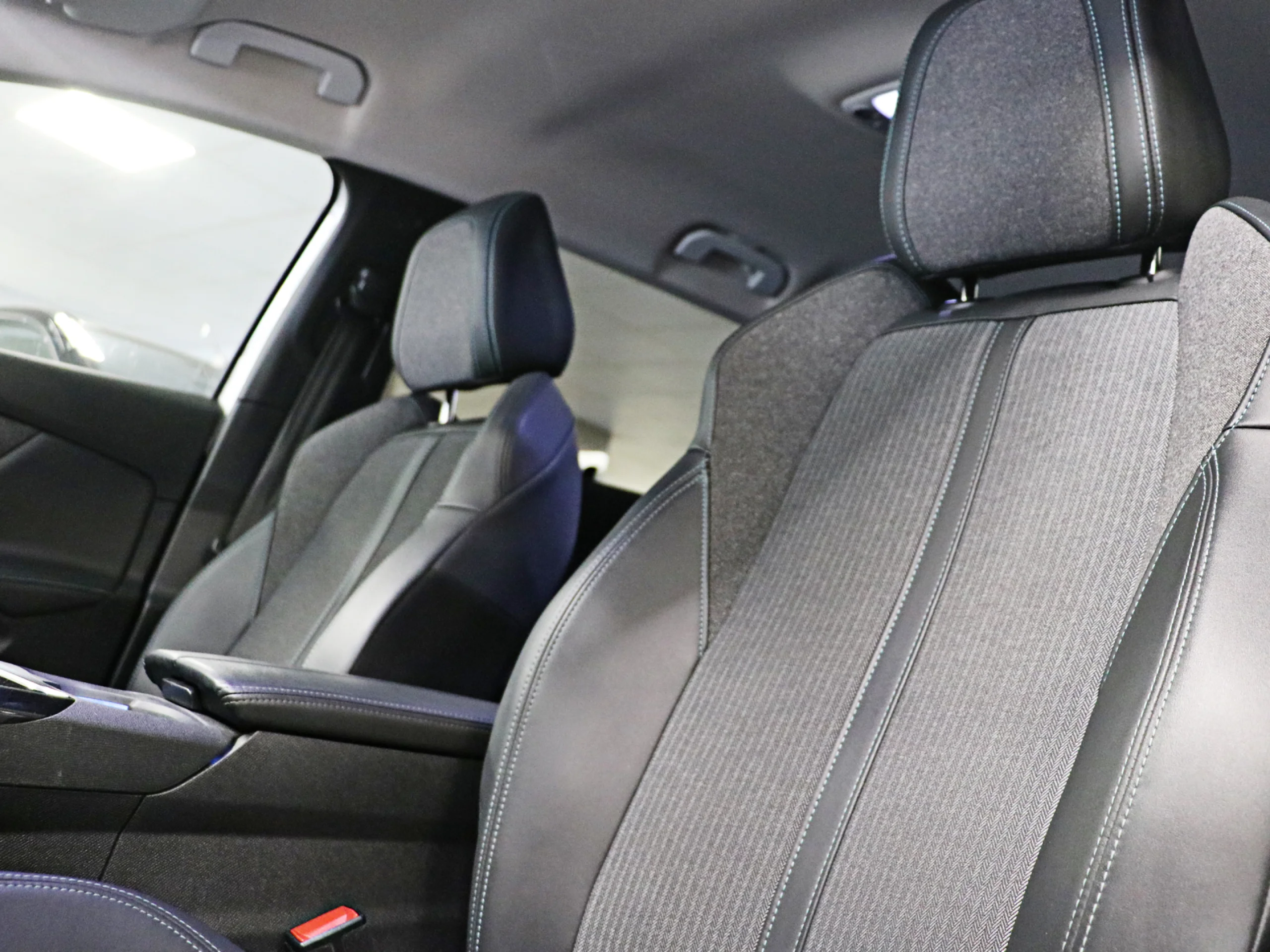 Peugeot 5008 PureTech 130 Allure Pack EAT8 96 kW (130 CV) - Foto 8