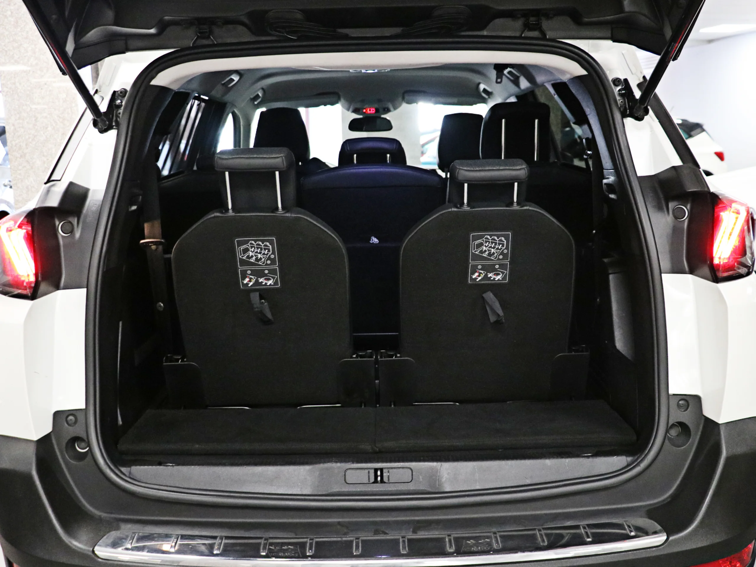 Peugeot 5008 PureTech 130 Allure Pack EAT8 96 kW (130 CV) - Foto 40